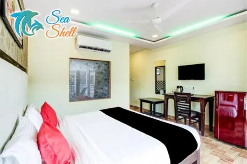 Photo of the whole room, Bed in Sea Shell Beach Cottages & Suites