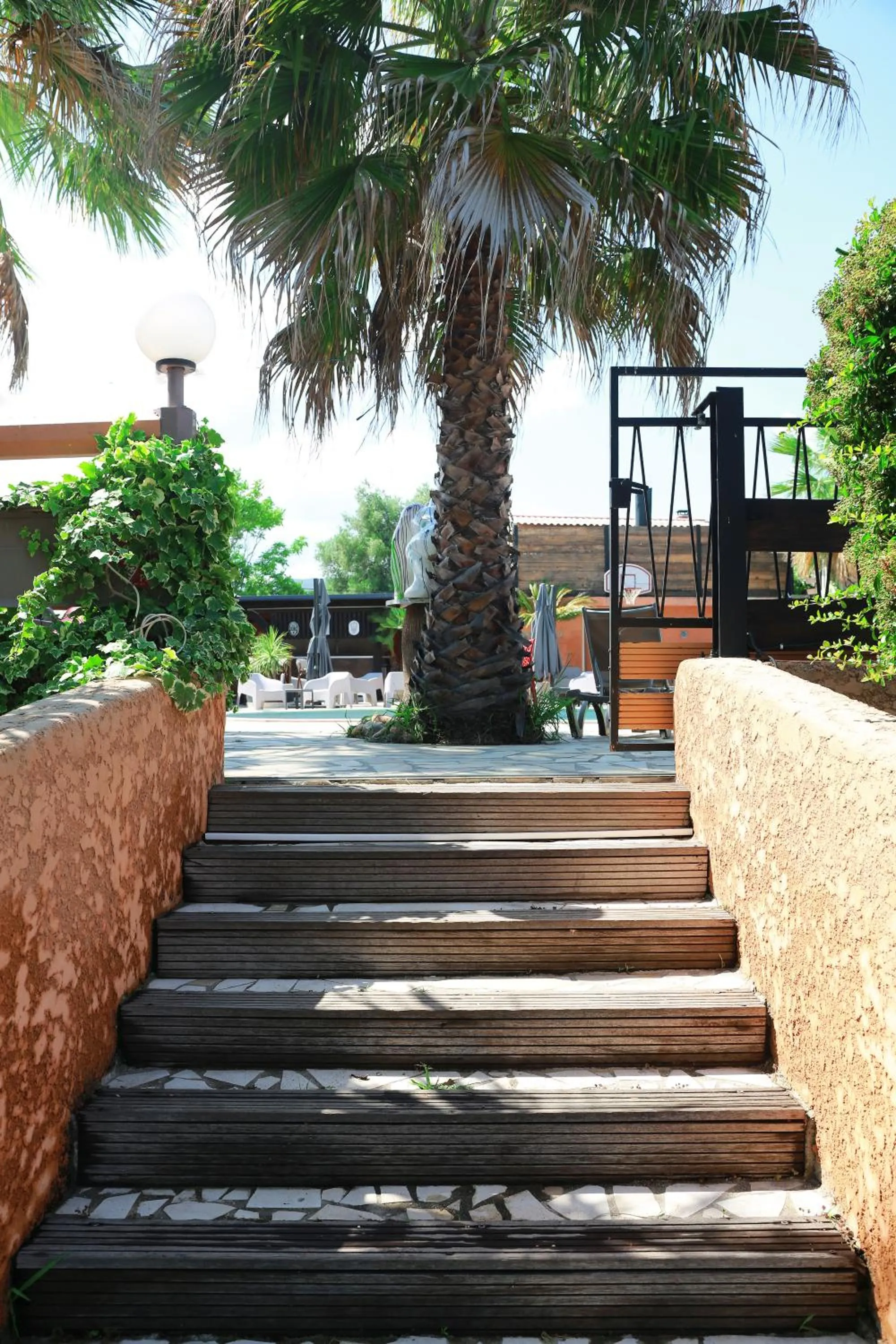 Facade/entrance in Le Banana's Hotel