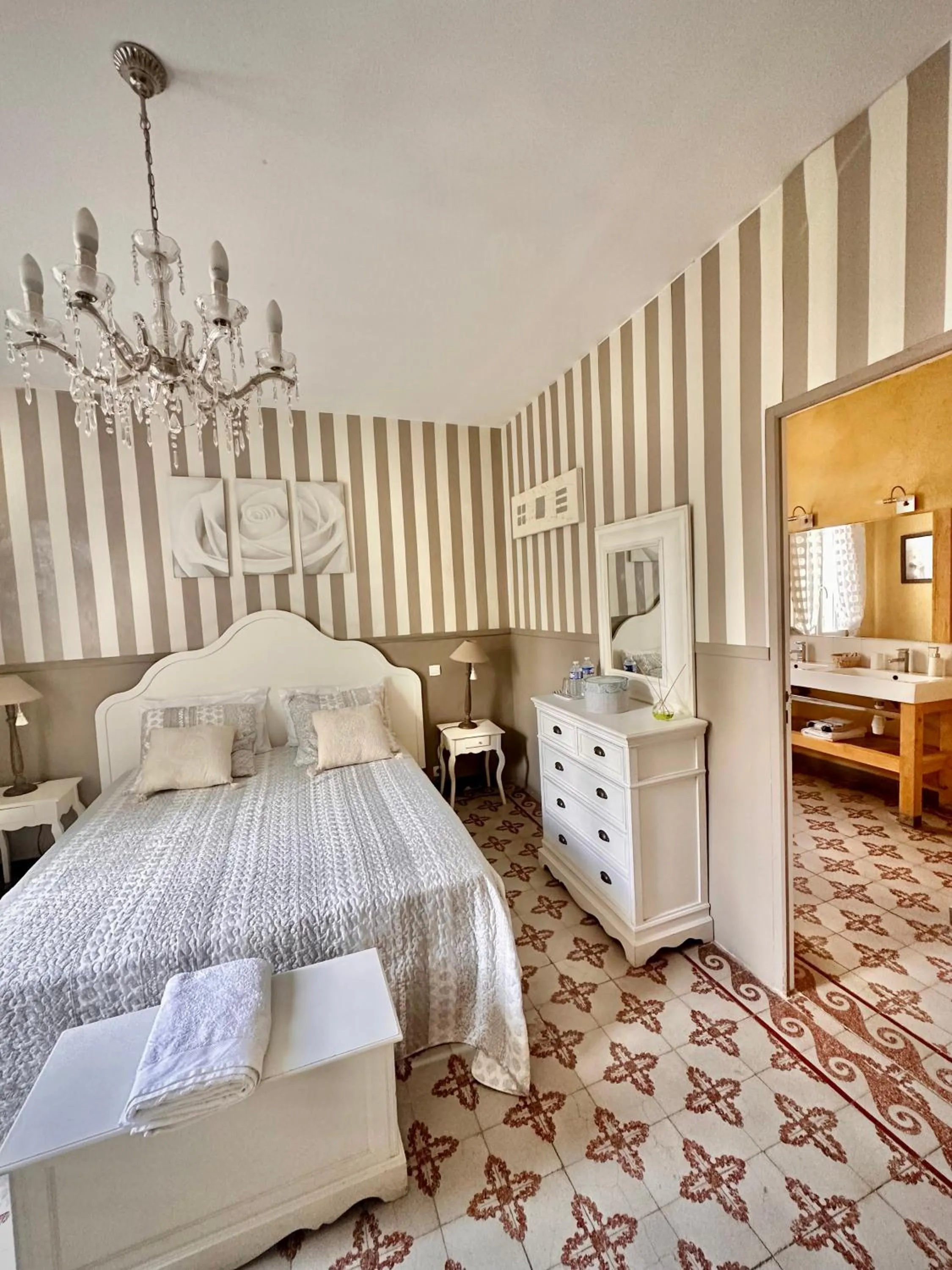 Bedroom, Bed in Lacanepière