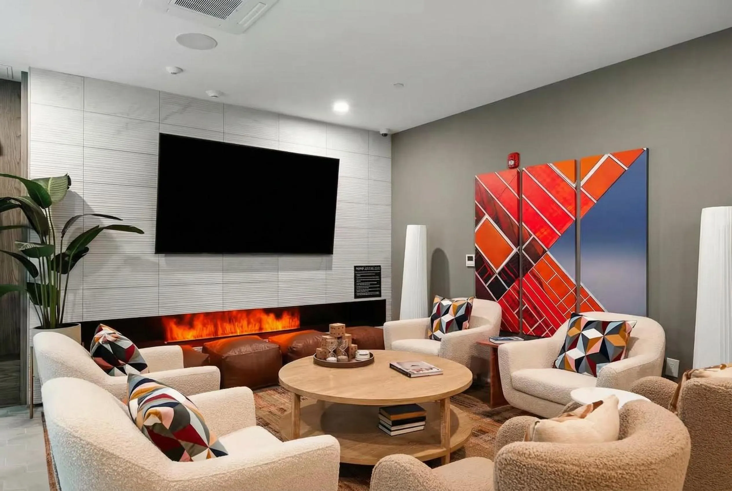 Communal lounge/ TV room in Luxury Furnished Apartments by Hyatus Downtown at Yale