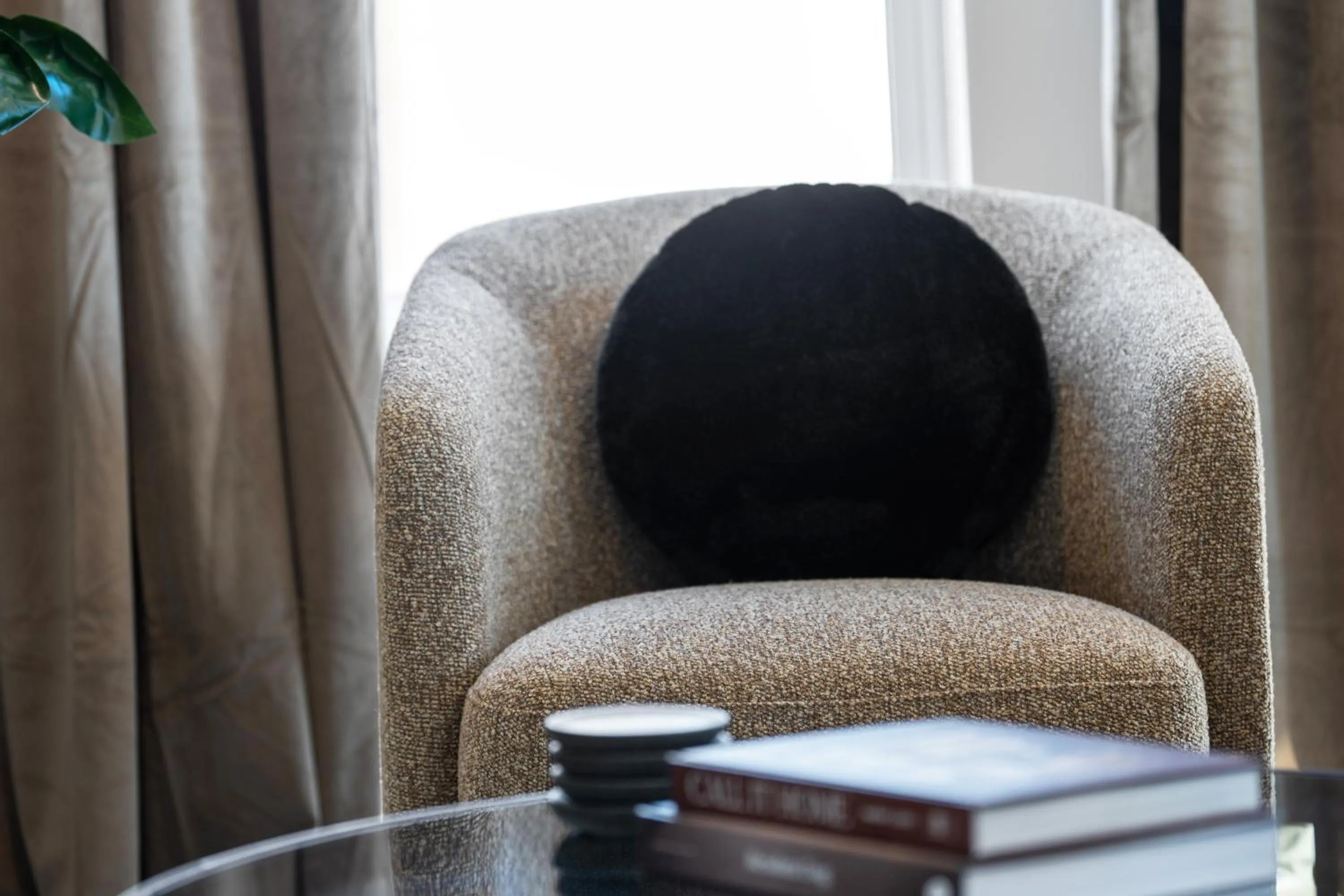 Living room in Luxury Furnished Apartments by Hyatus Downtown at Yale