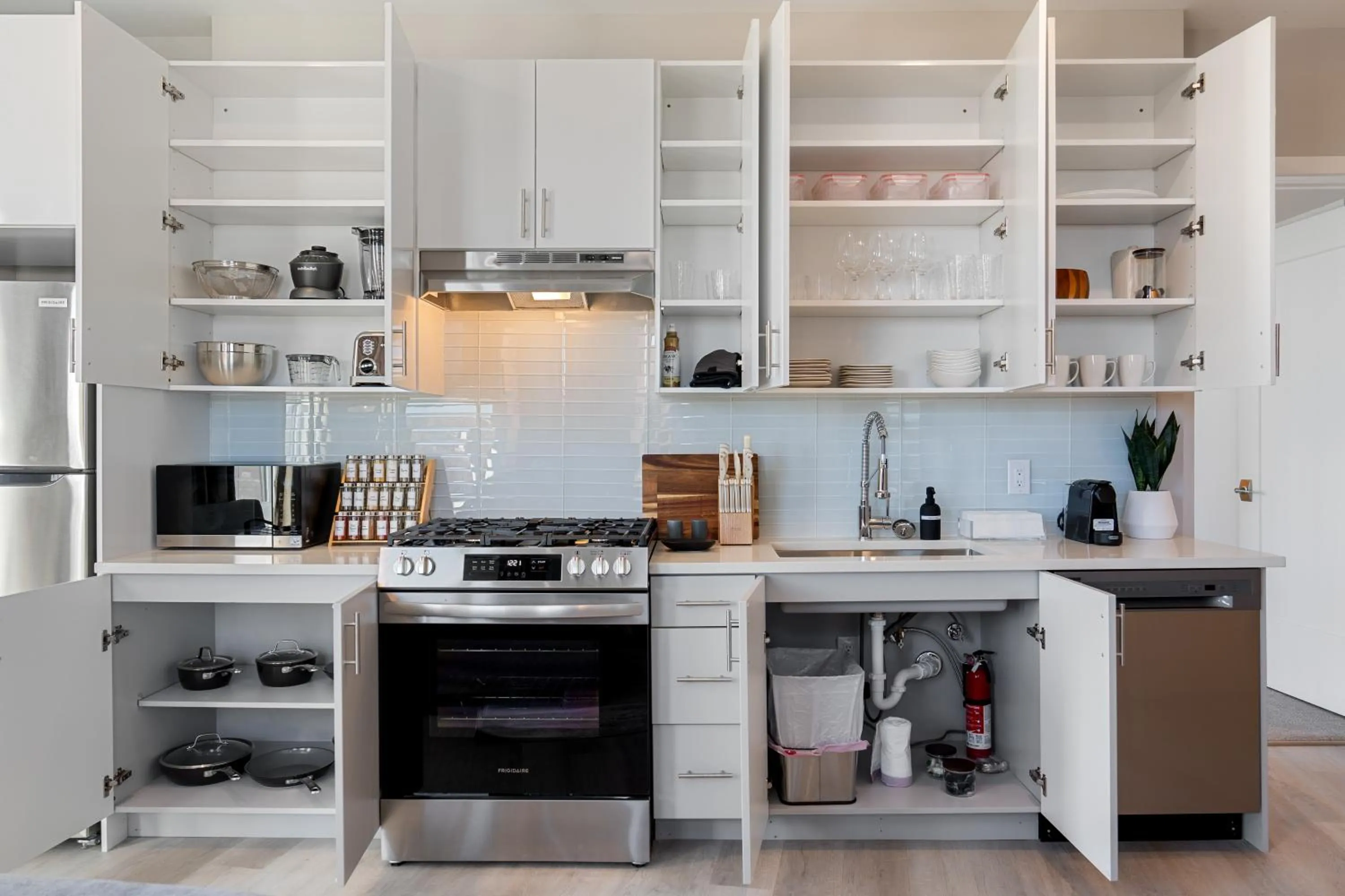 Coffee/tea facilities in Luxury Furnished Apartments by Hyatus Downtown at Yale