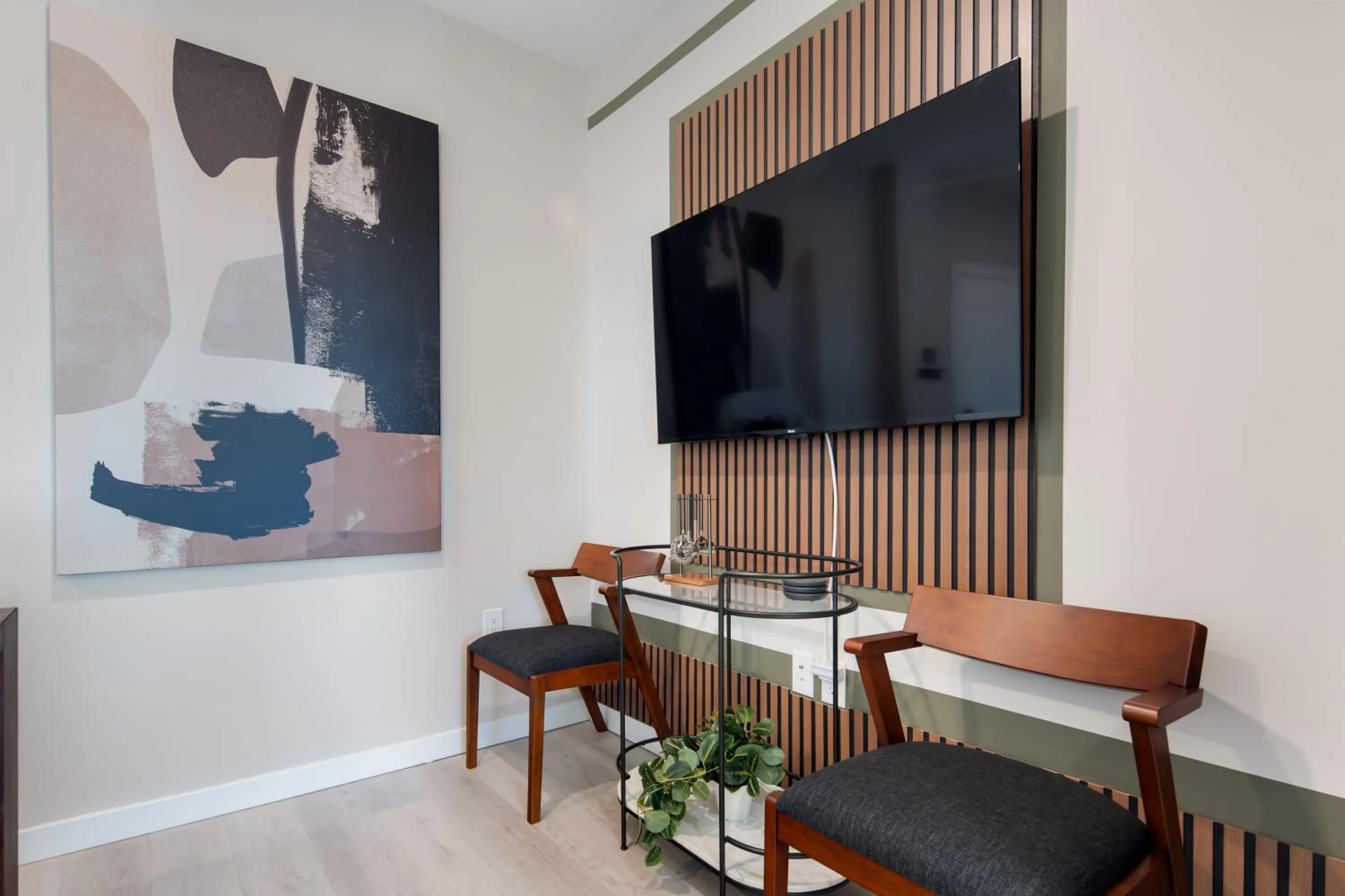 Dining area in Luxury Furnished Apartments by Hyatus Downtown at Yale