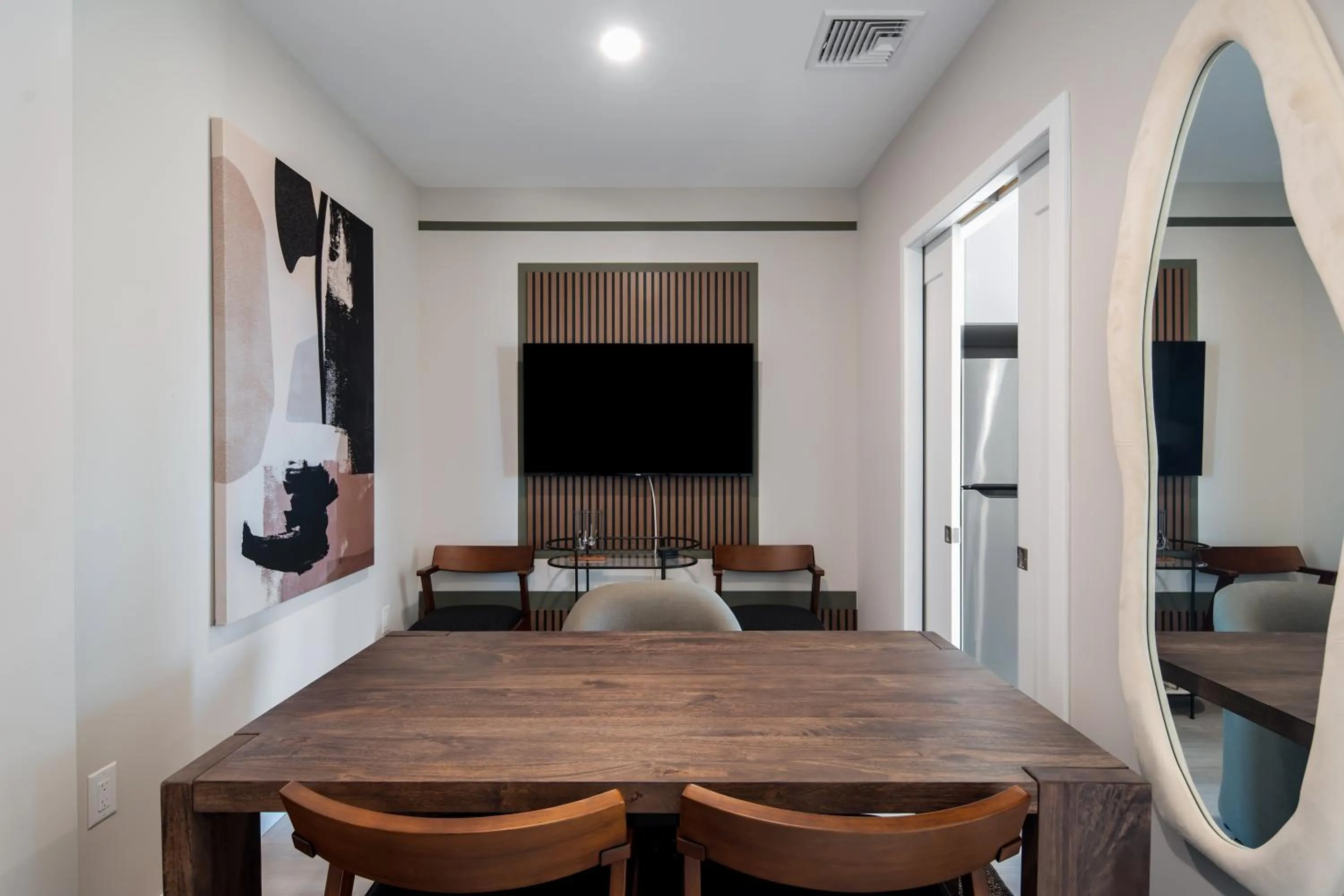 Dining area in Luxury Furnished Apartments by Hyatus Downtown at Yale