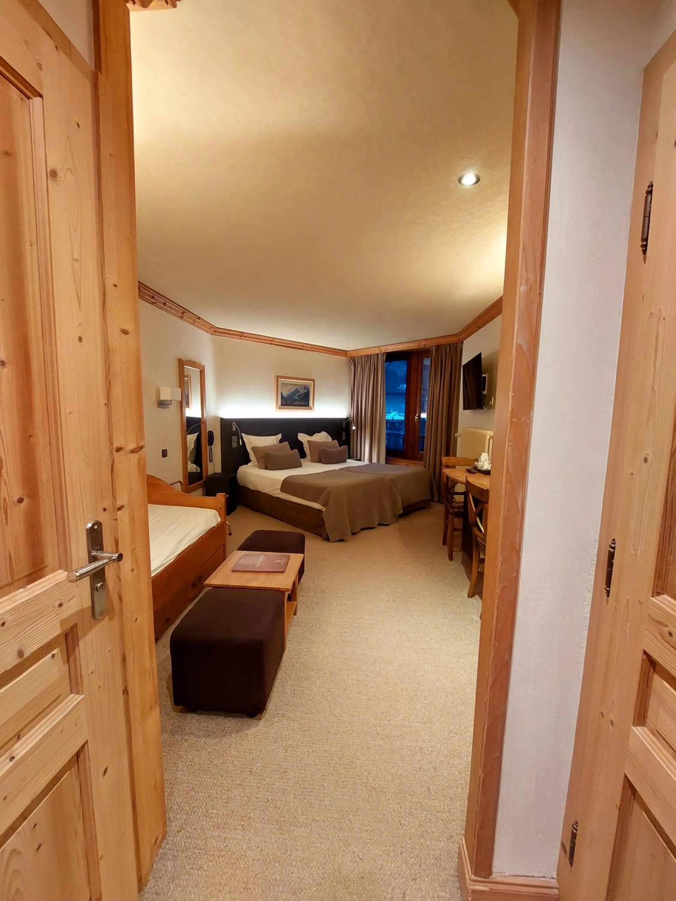 Photo of the whole room, Bed in Park Hotel Suisse & Spa