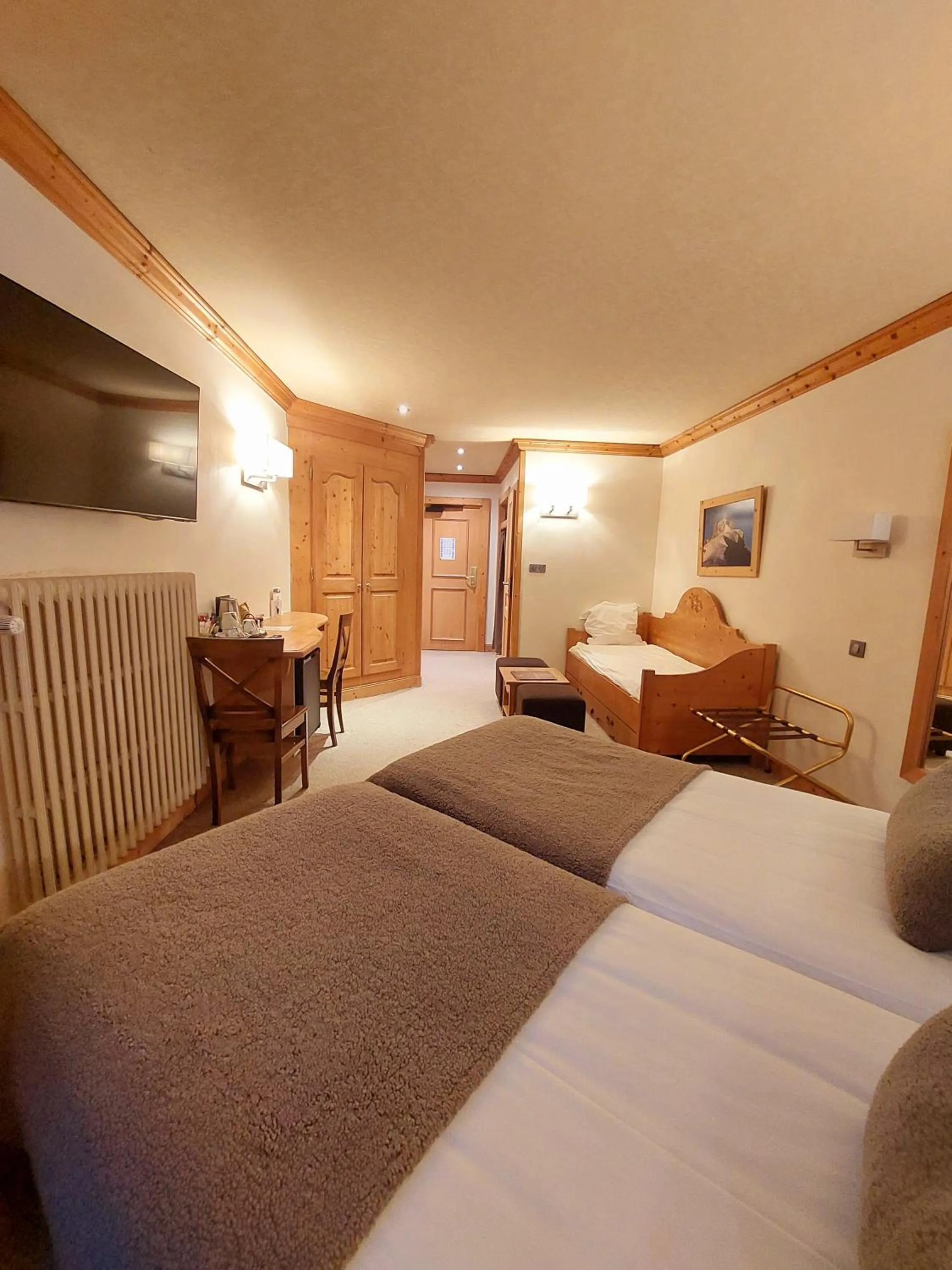 Photo of the whole room, Bed in Park Hotel Suisse & Spa