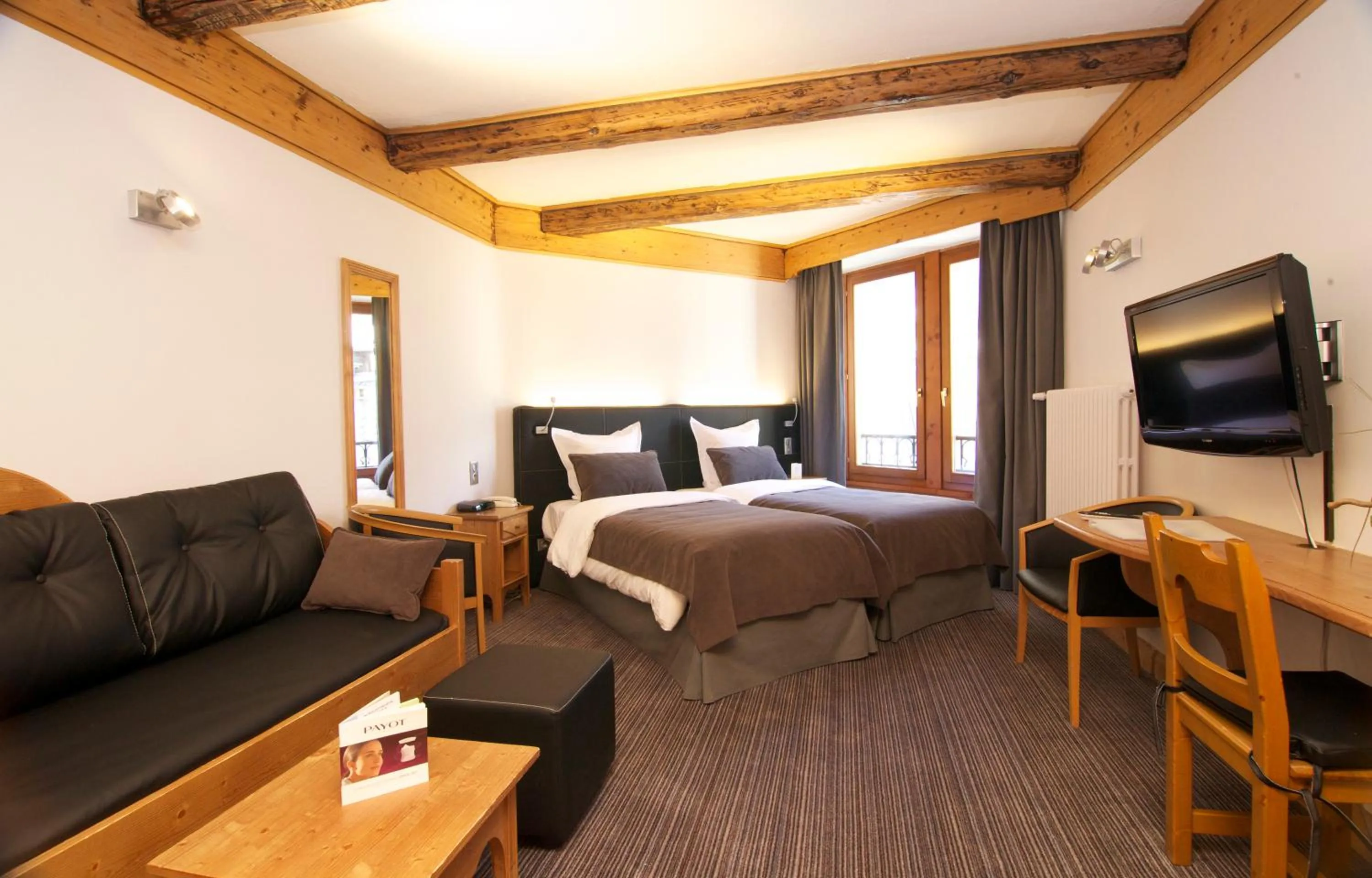 Bedroom, Bed in Park Hotel Suisse & Spa