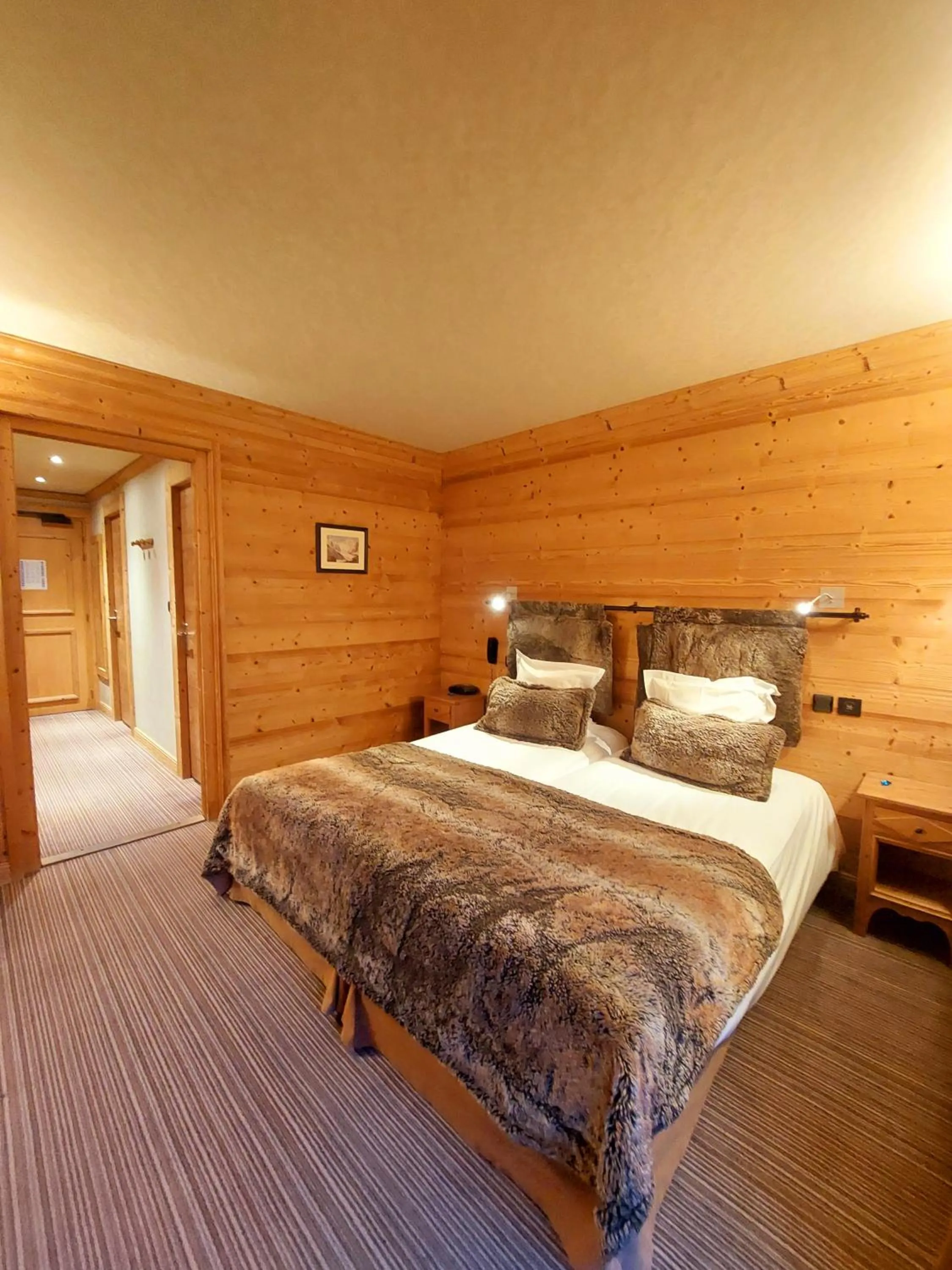 Photo of the whole room, Bed in Park Hotel Suisse & Spa