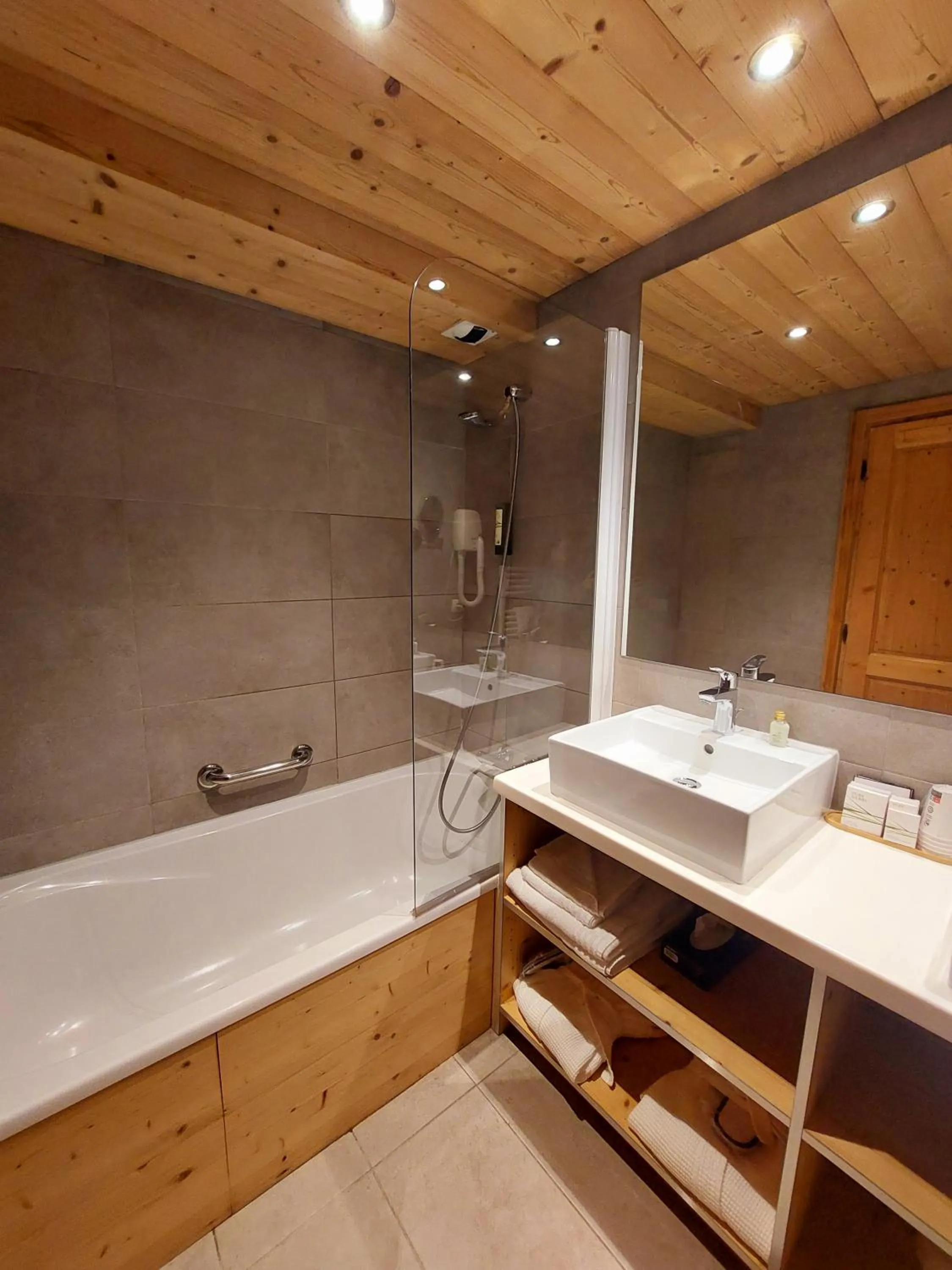 Bathroom in Park Hotel Suisse & Spa