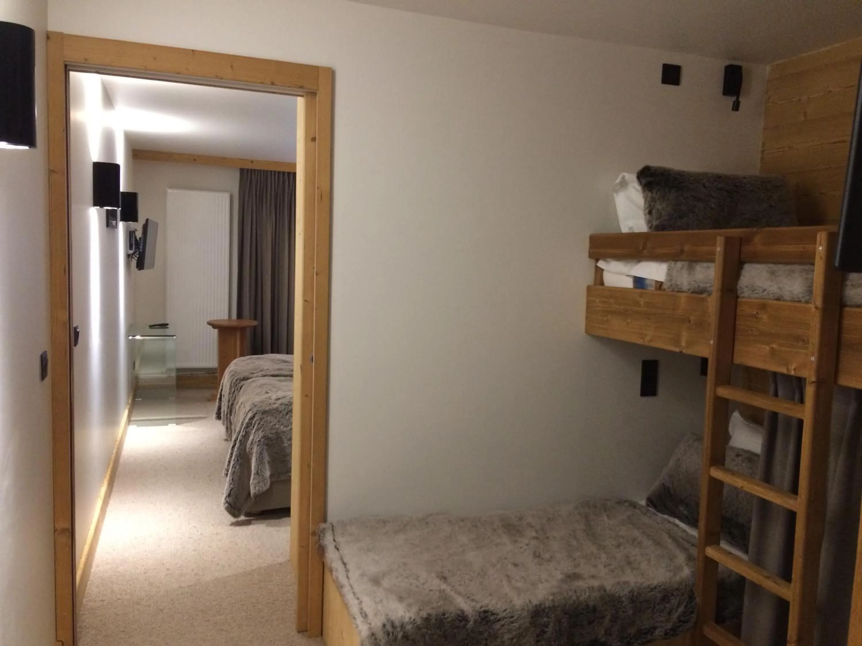 bunk bed, Bed in Park Hotel Suisse & Spa