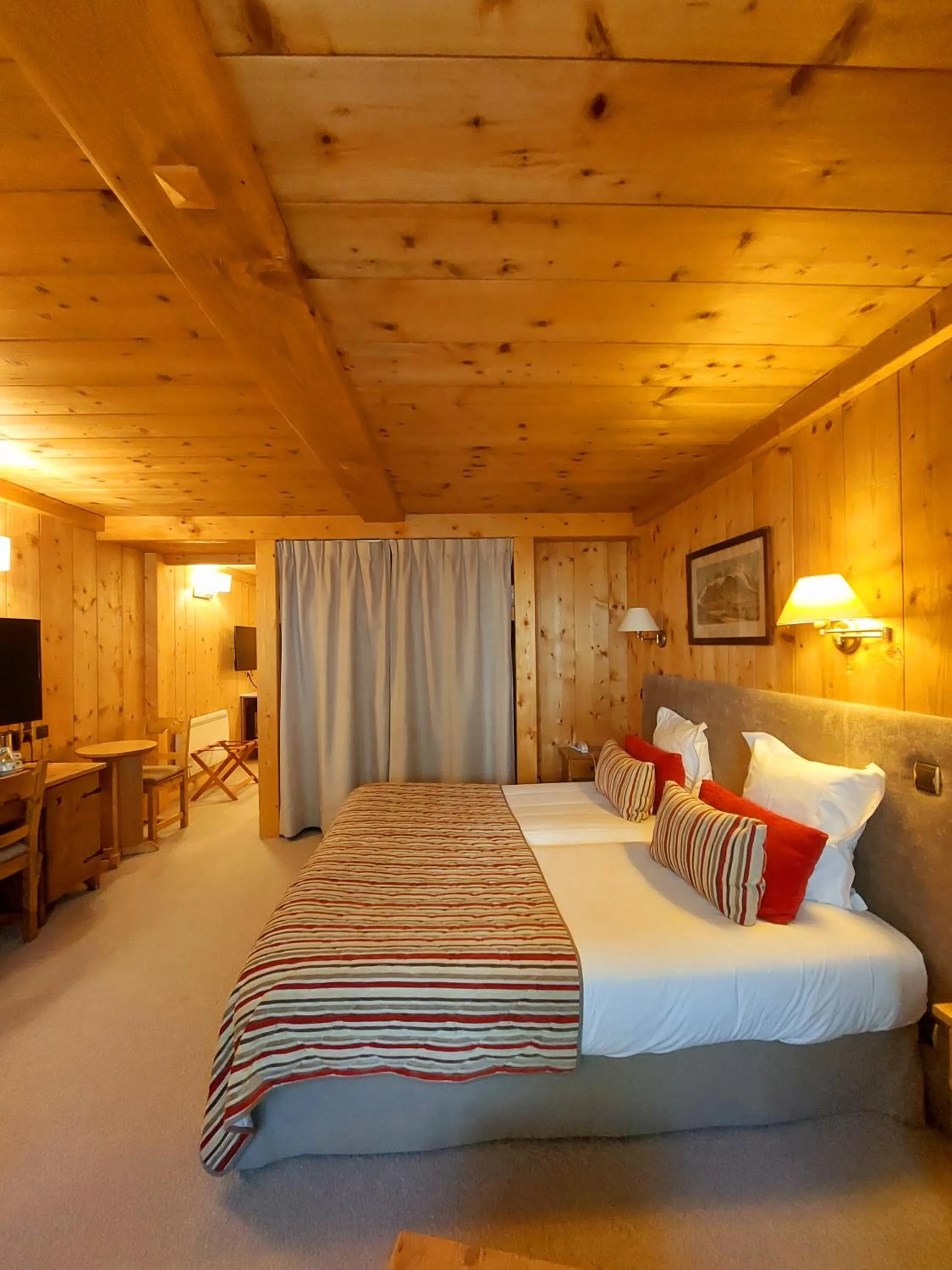 Bedroom, Bed in Park Hotel Suisse & Spa