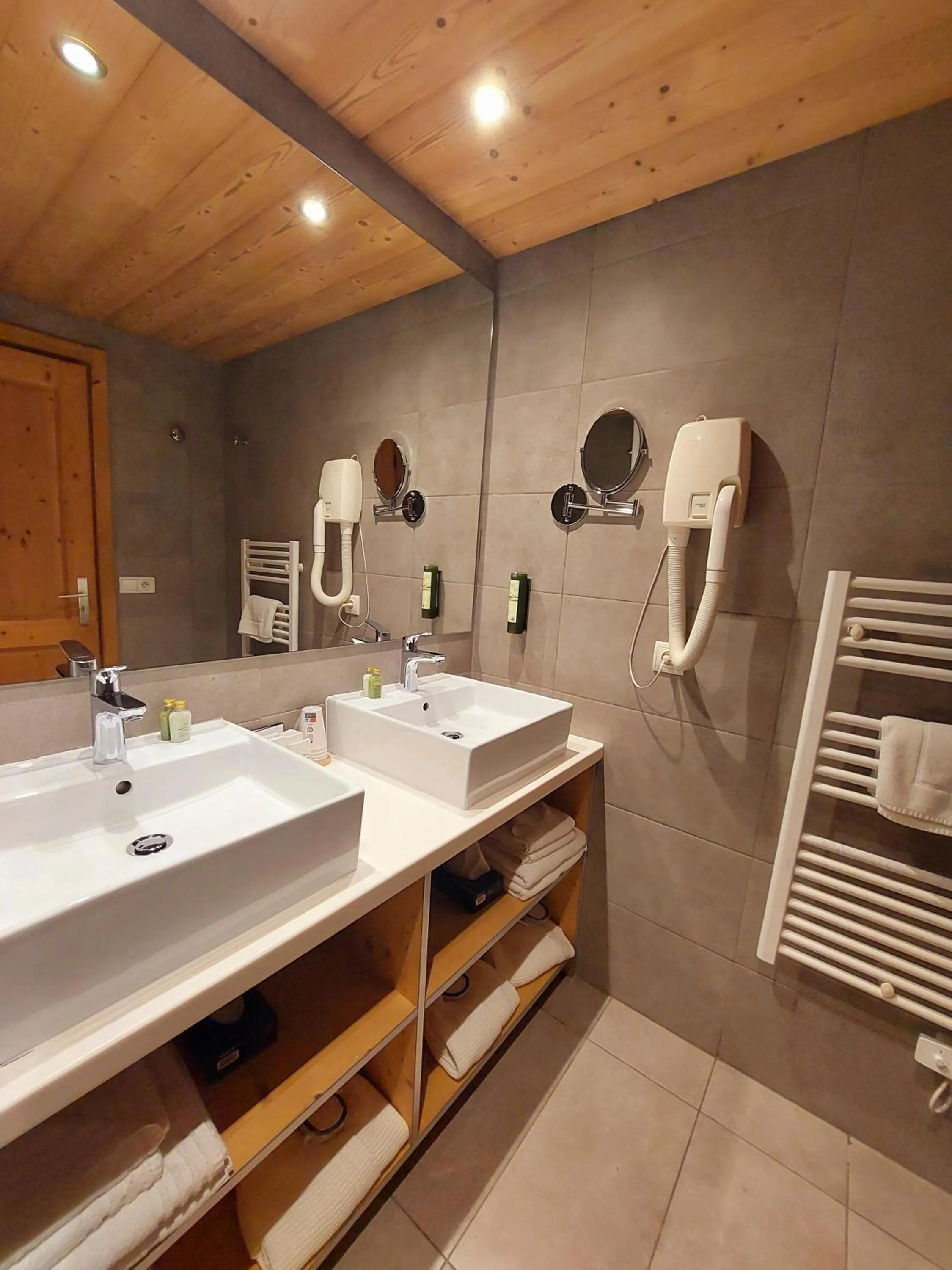 Bathroom in Park Hotel Suisse & Spa