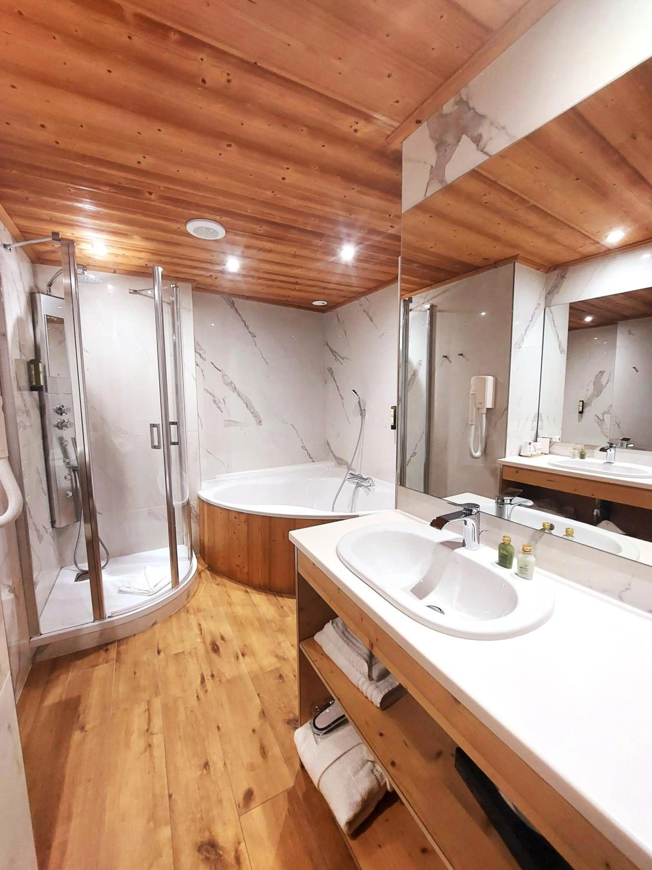 Bathroom in Park Hotel Suisse & Spa