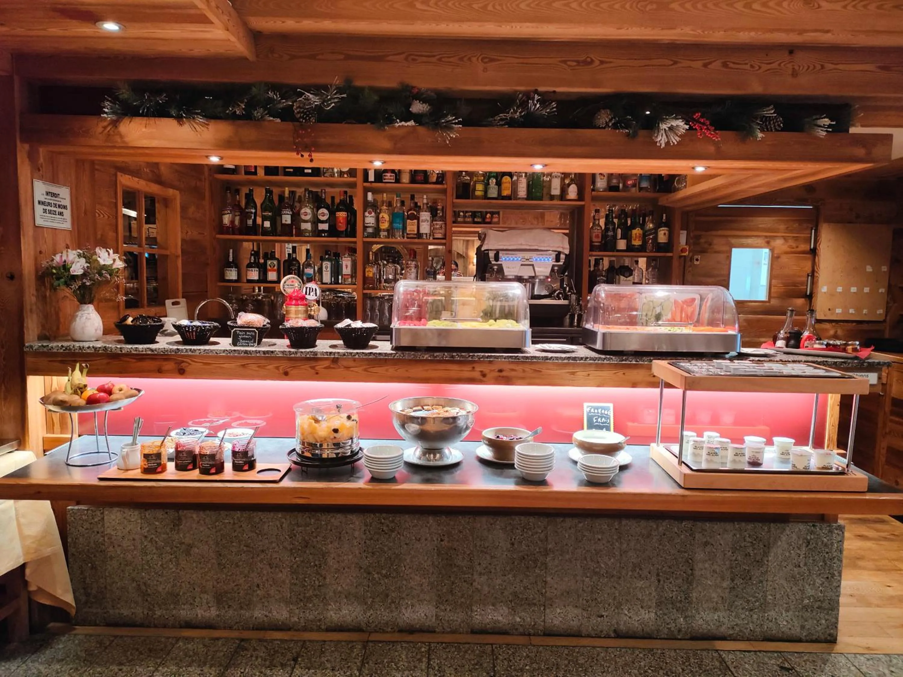 Breakfast in Park Hotel Suisse & Spa