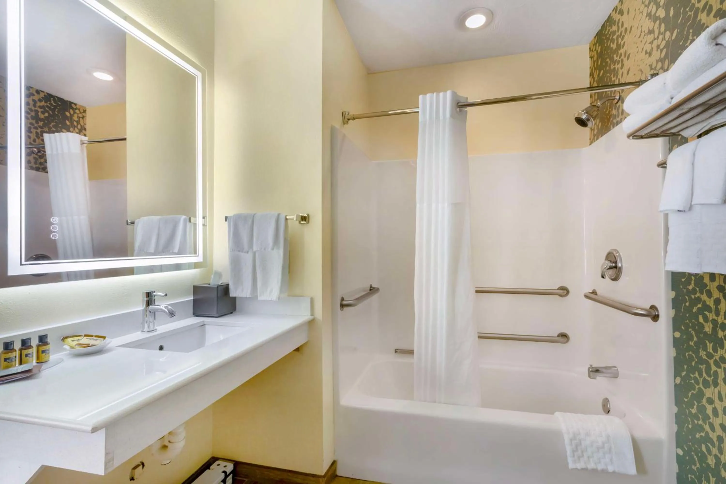 Bathroom in Best Western Plus Cold Spring