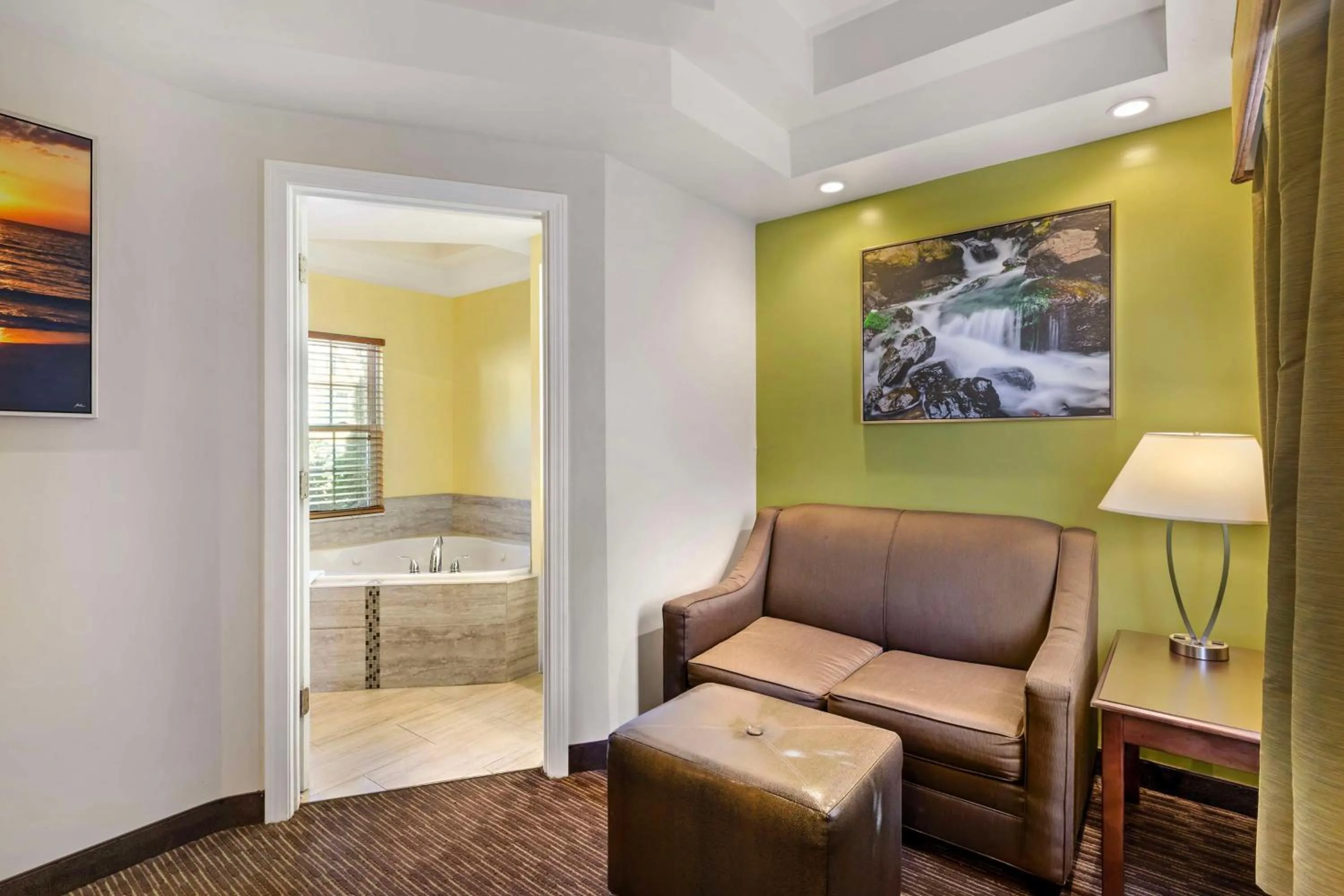 Bedroom, Bed in Best Western Plus Cold Spring