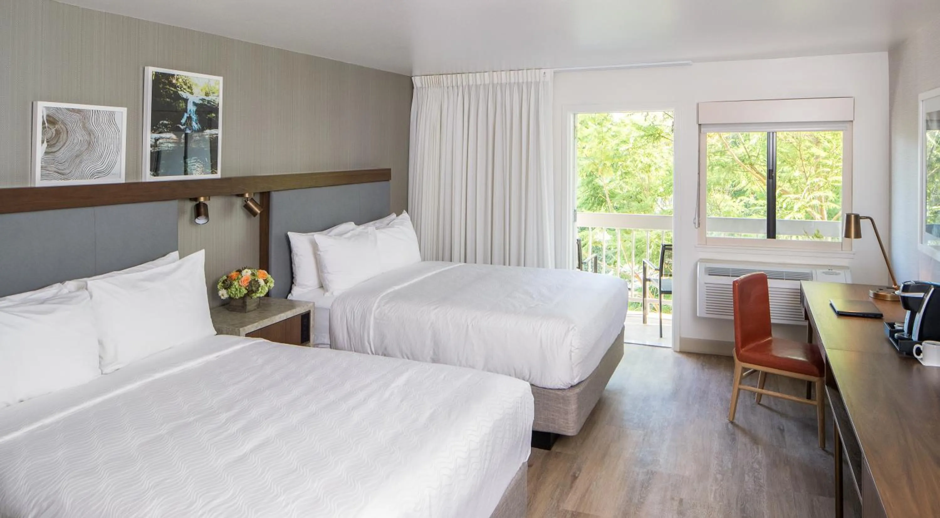 Photo of the whole room, Bed in The Domain Hotel