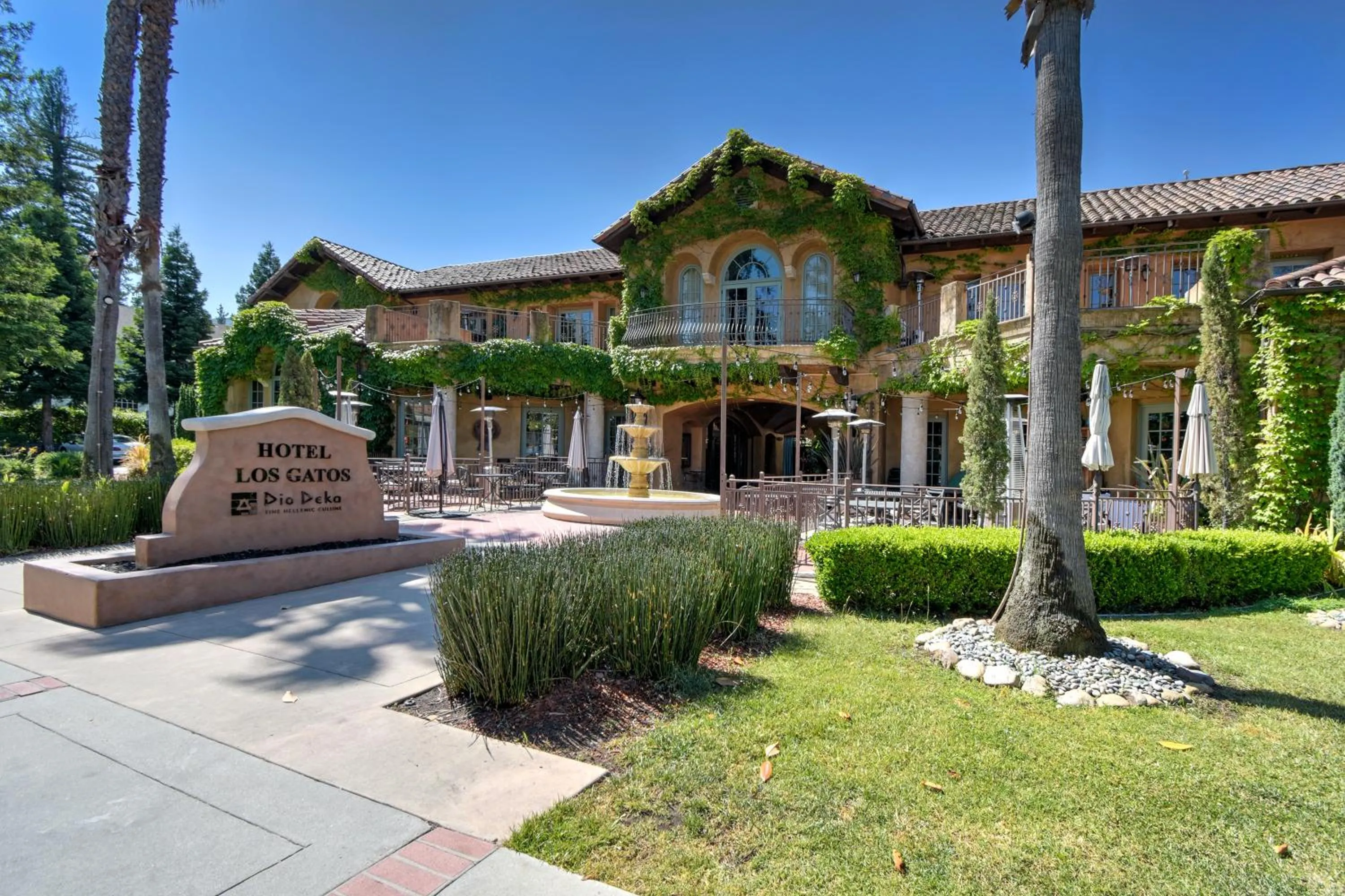 Property building in Hotel Los Gatos