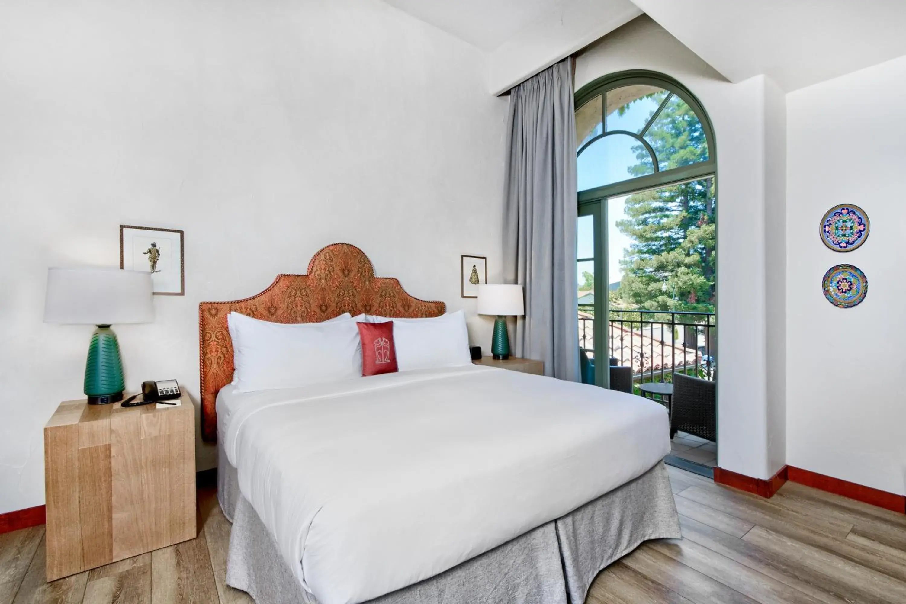 Executive Suite in Hotel Los Gatos Executive Suite in Hotel Los Gatos