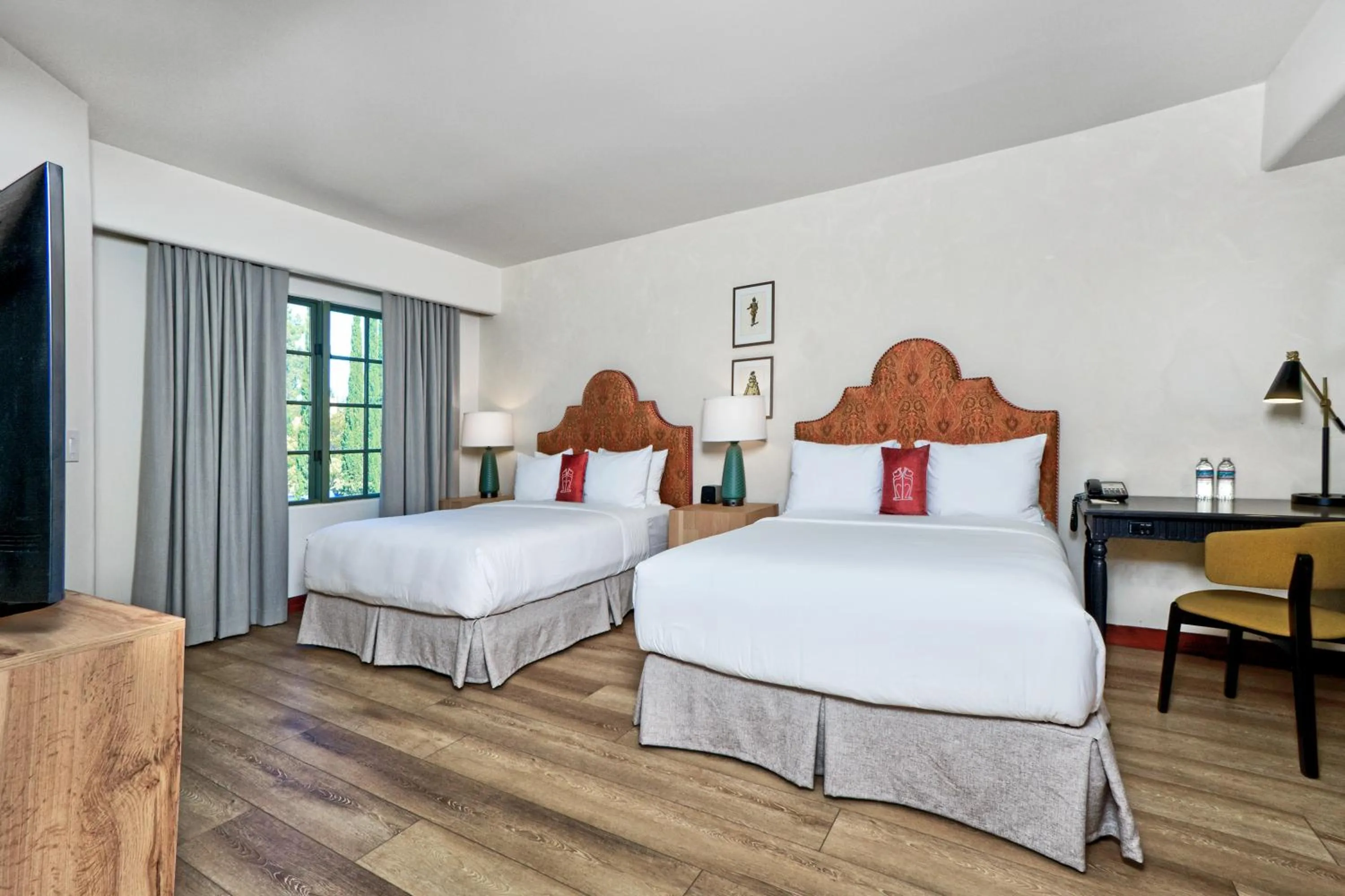 Bed in Hotel Los Gatos