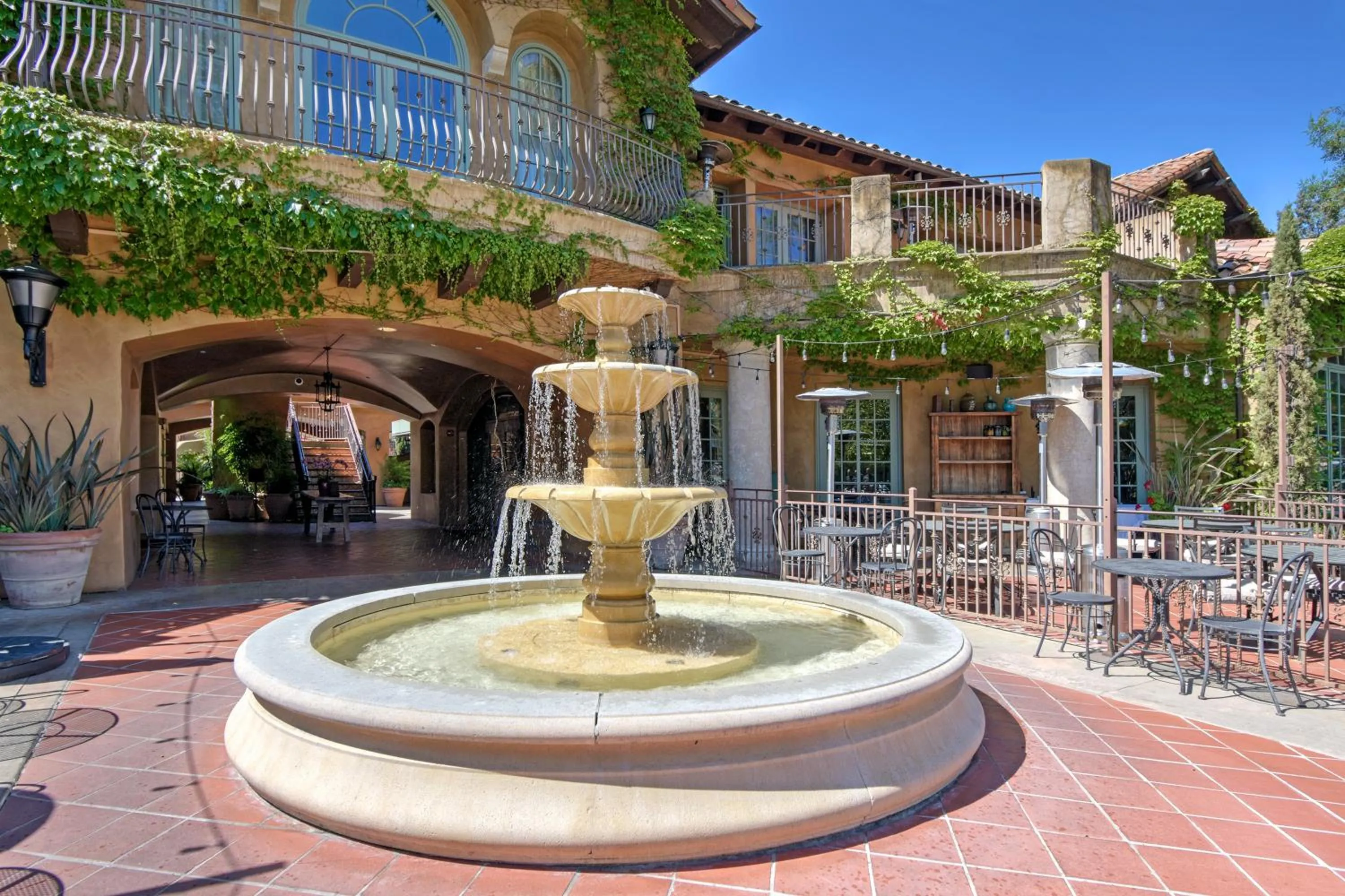 Property building in Hotel Los Gatos