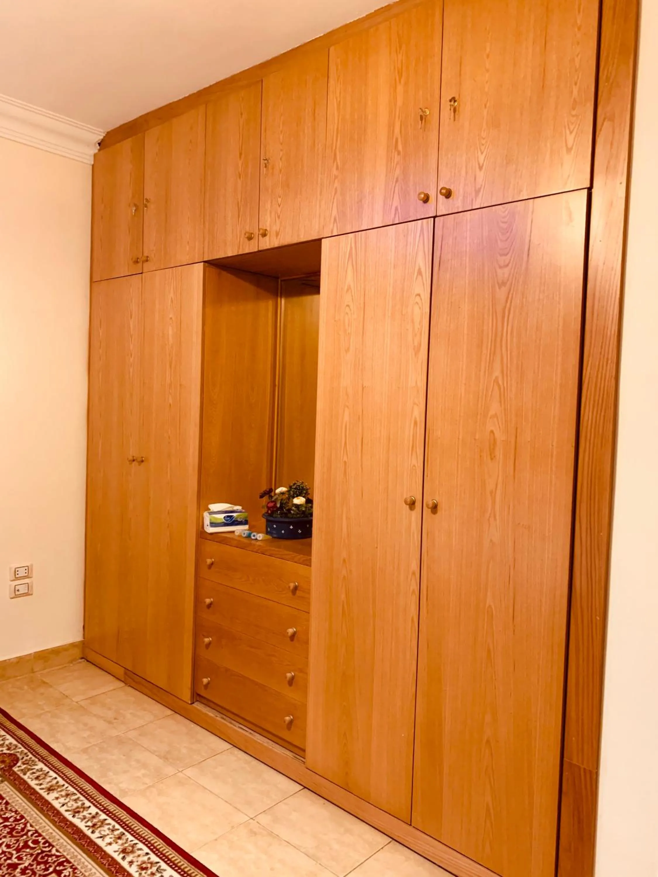 wardrobe in Draz pyramids view Bed & breakfast