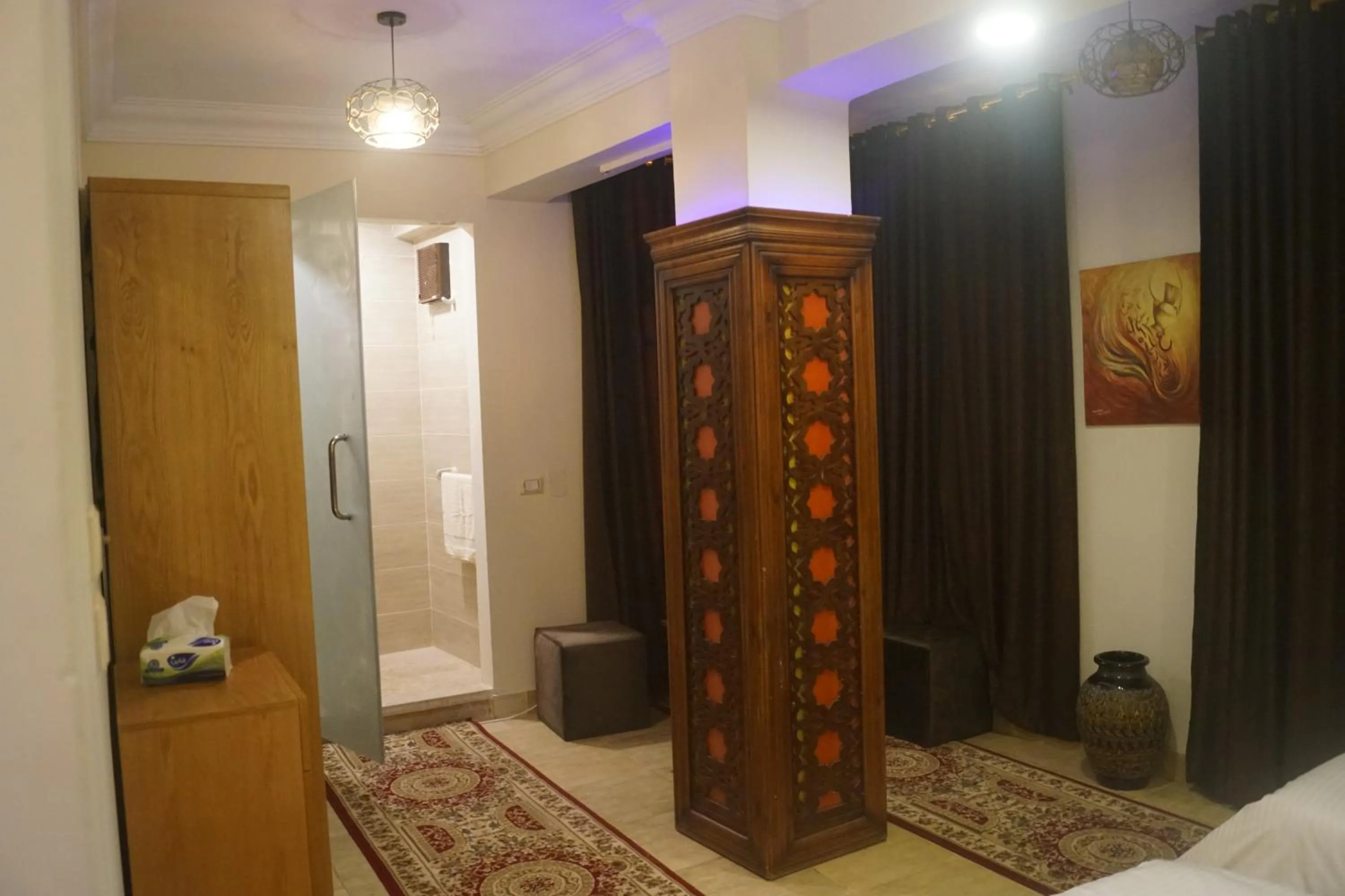 Shower in Draz pyramids view Bed & breakfast