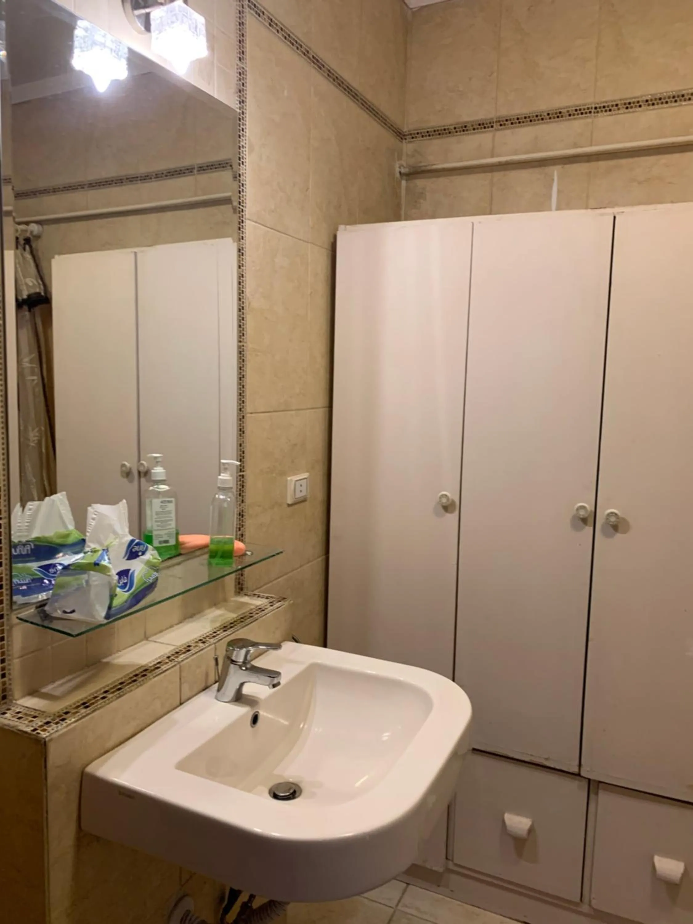 Bathroom in Draz pyramids view Bed & breakfast