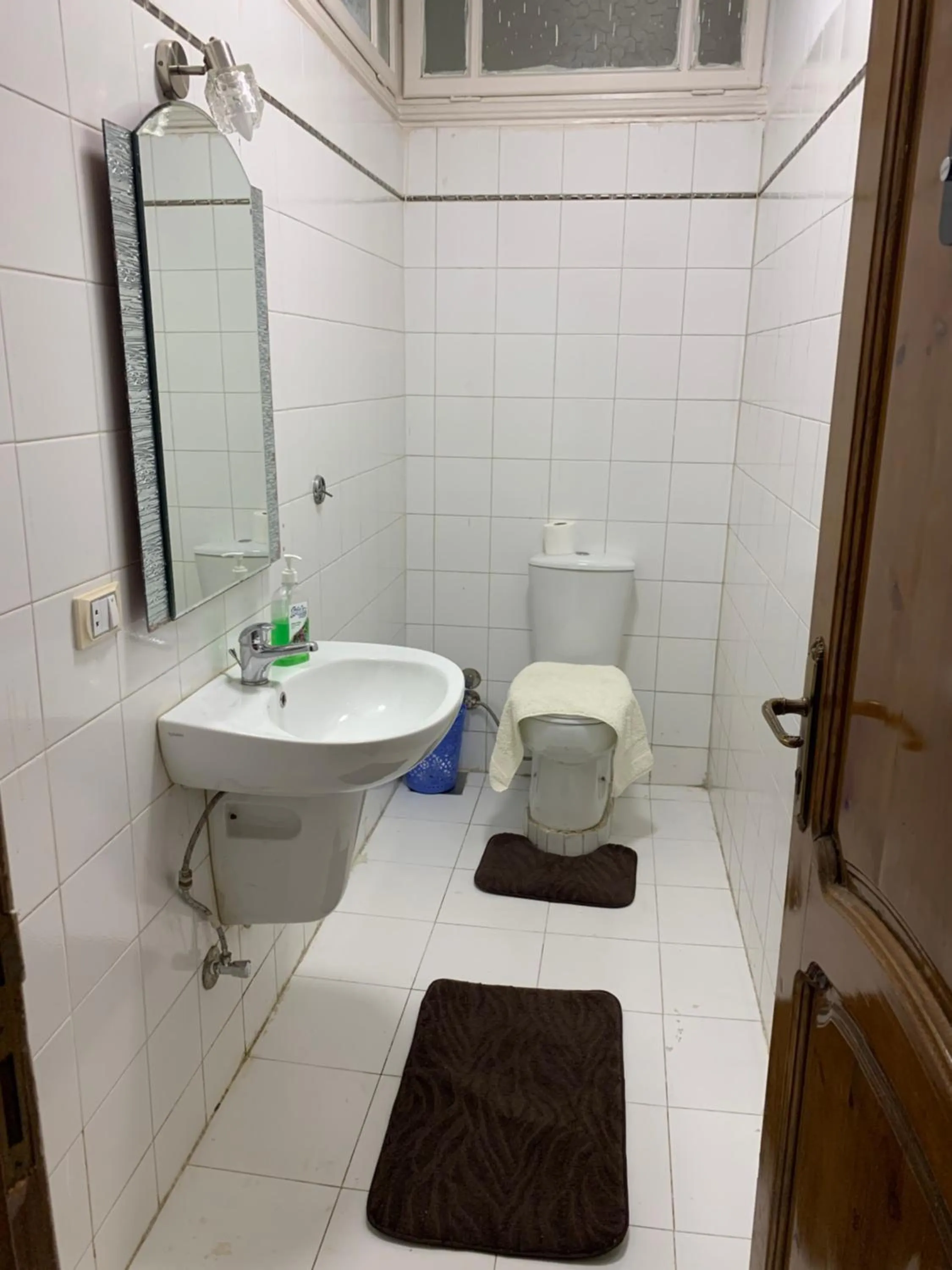 Toilet in Draz pyramids view Bed & breakfast