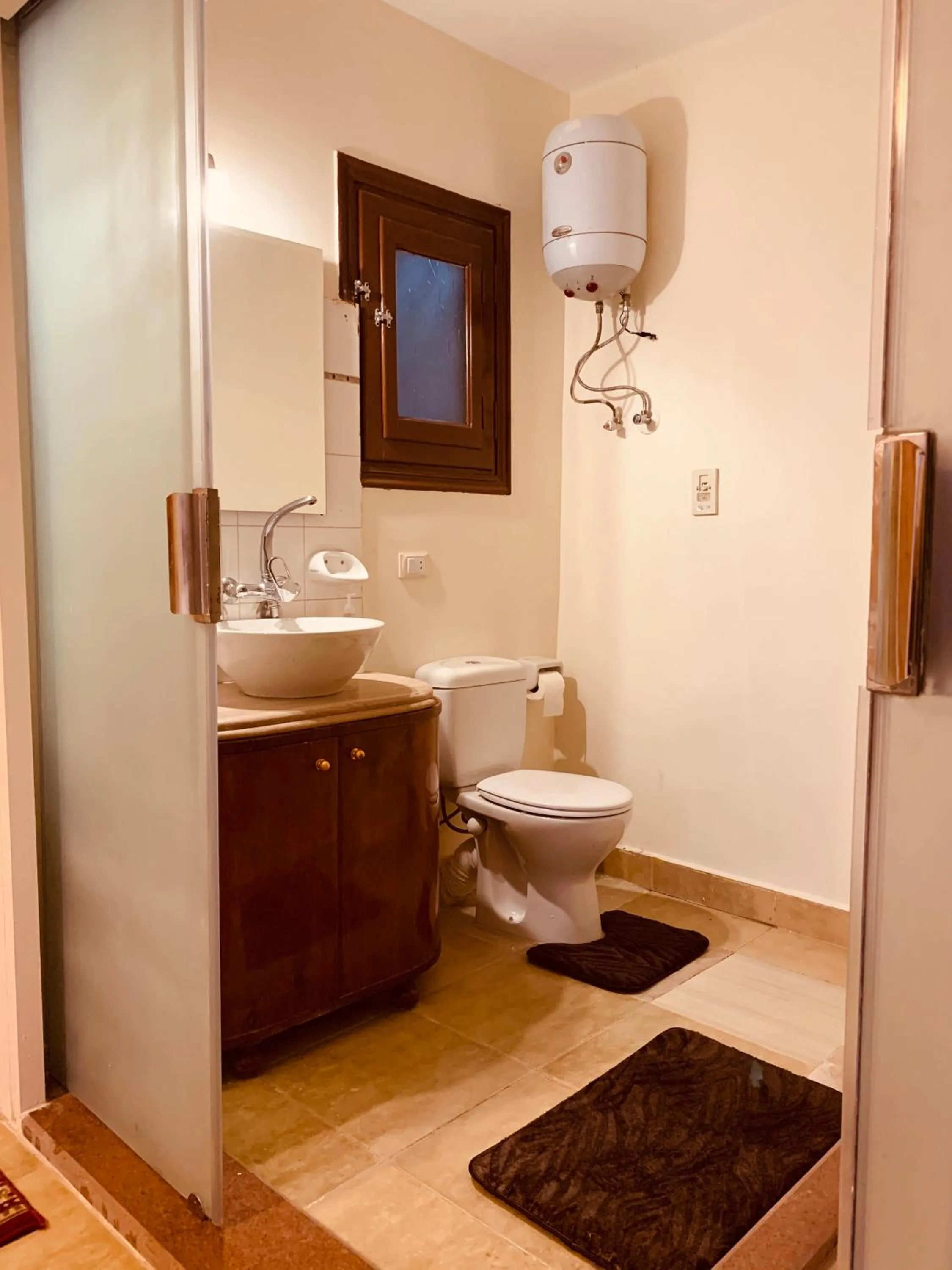 Bathroom in Draz pyramids view Bed & breakfast