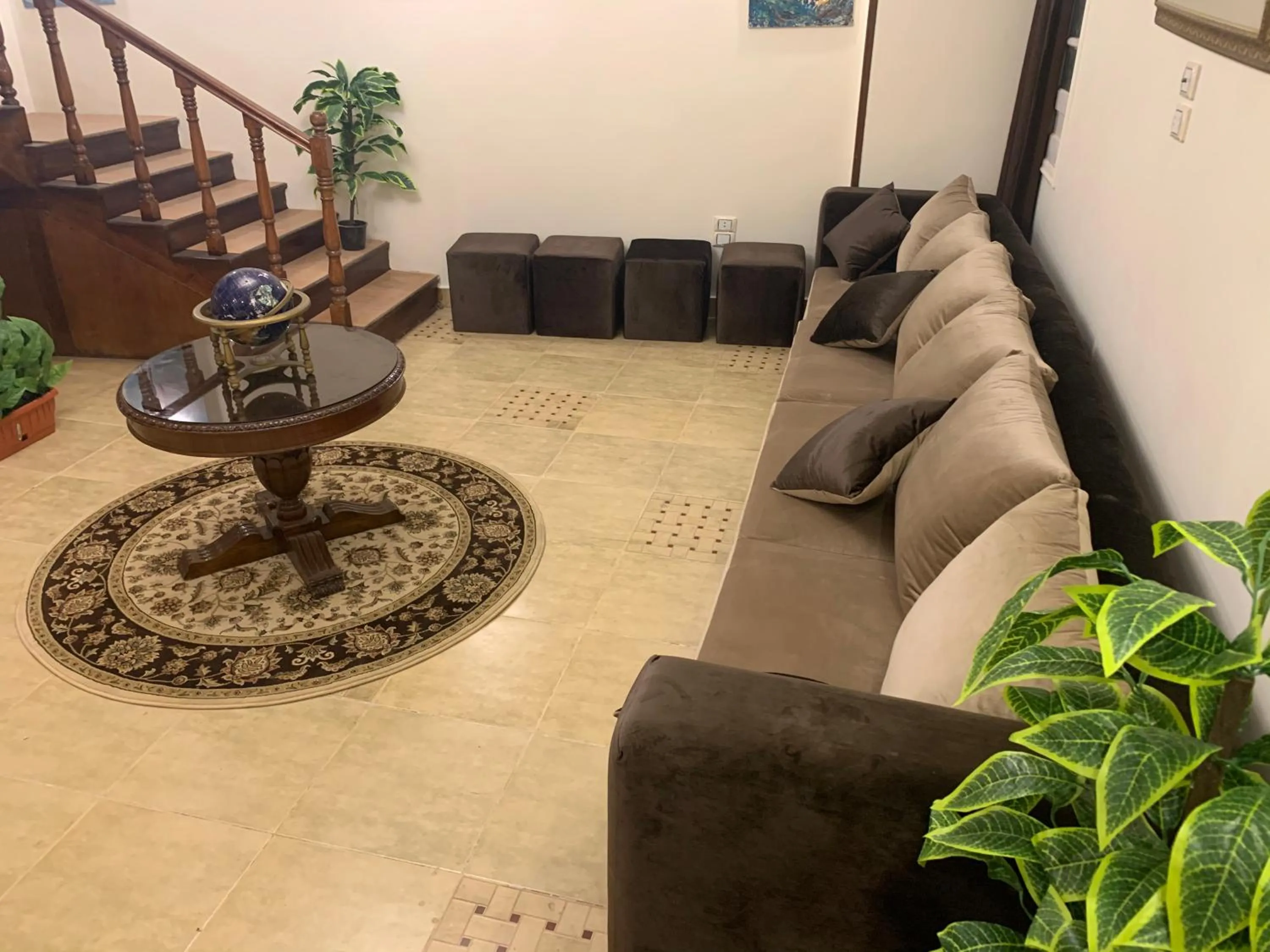 Living room in Draz pyramids view Bed & breakfast