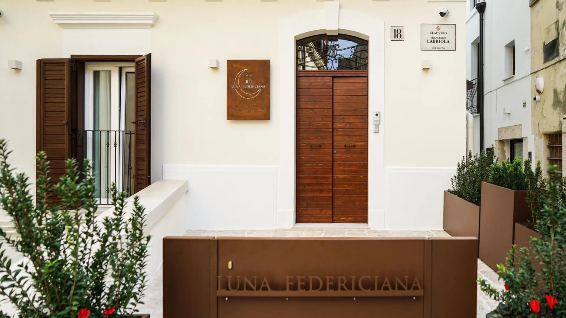 Facade/entrance in Luna Federiciana Luxury Room & Spa
