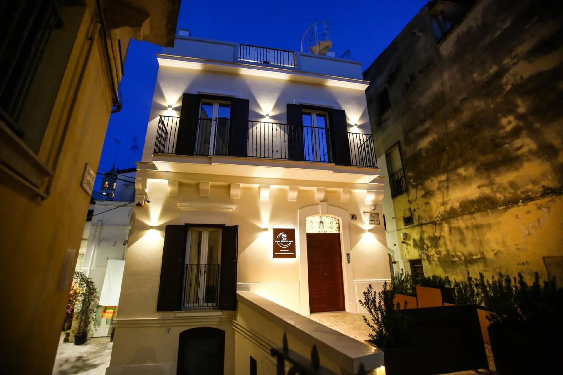 Facade/entrance in Luna Federiciana Luxury Room & Spa