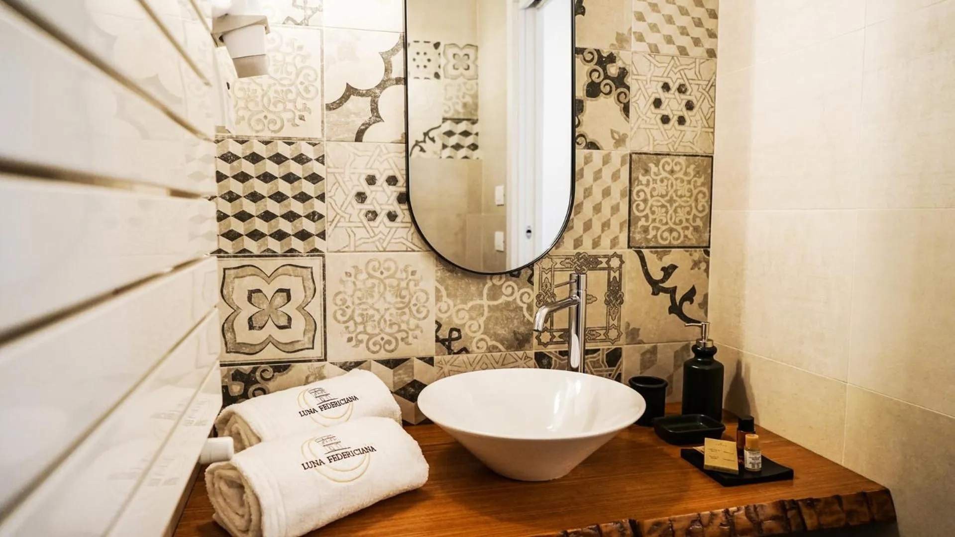 Bathroom in Luna Federiciana Luxury Room & Spa