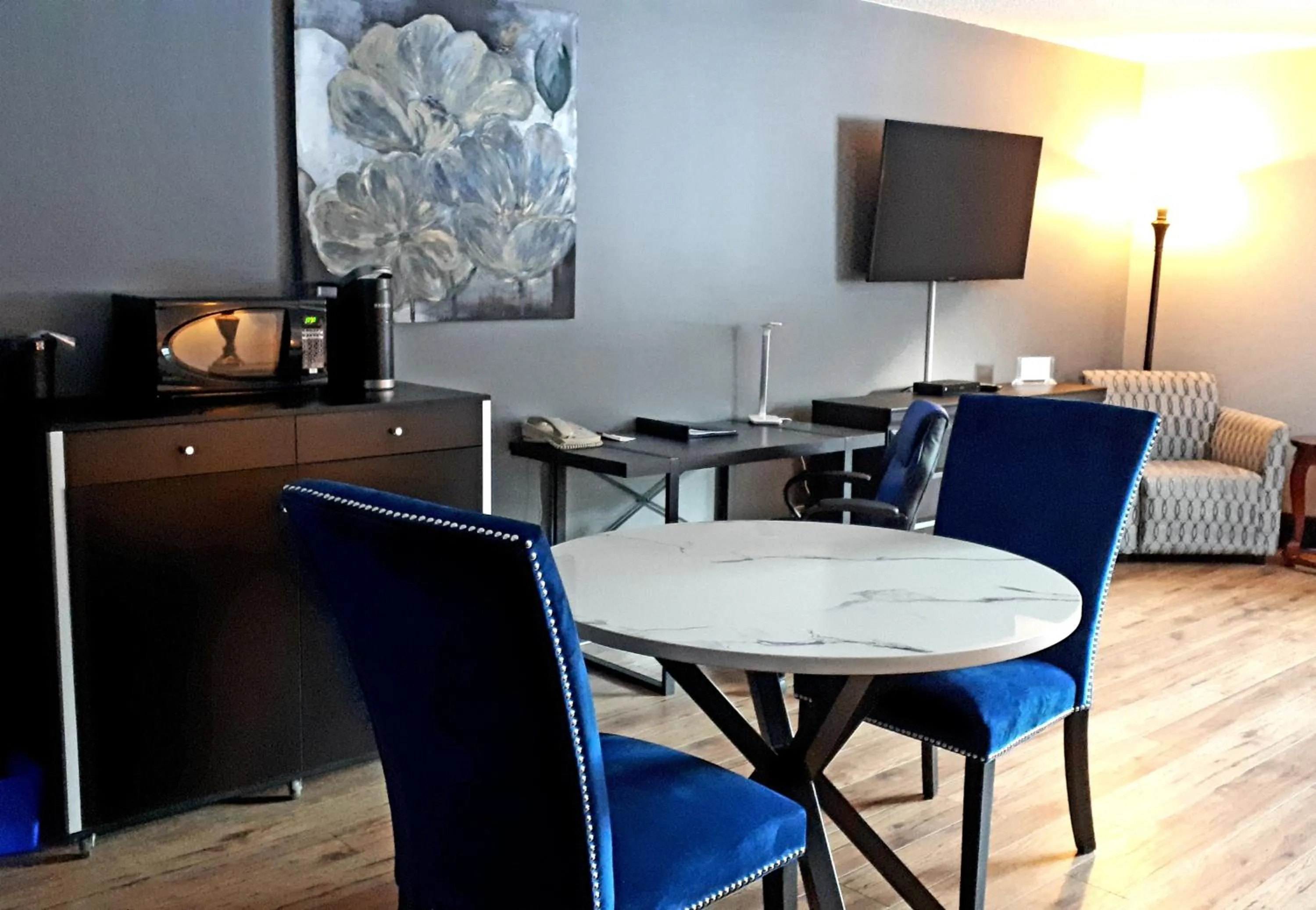 Seating area in Causeway Bay Hotel