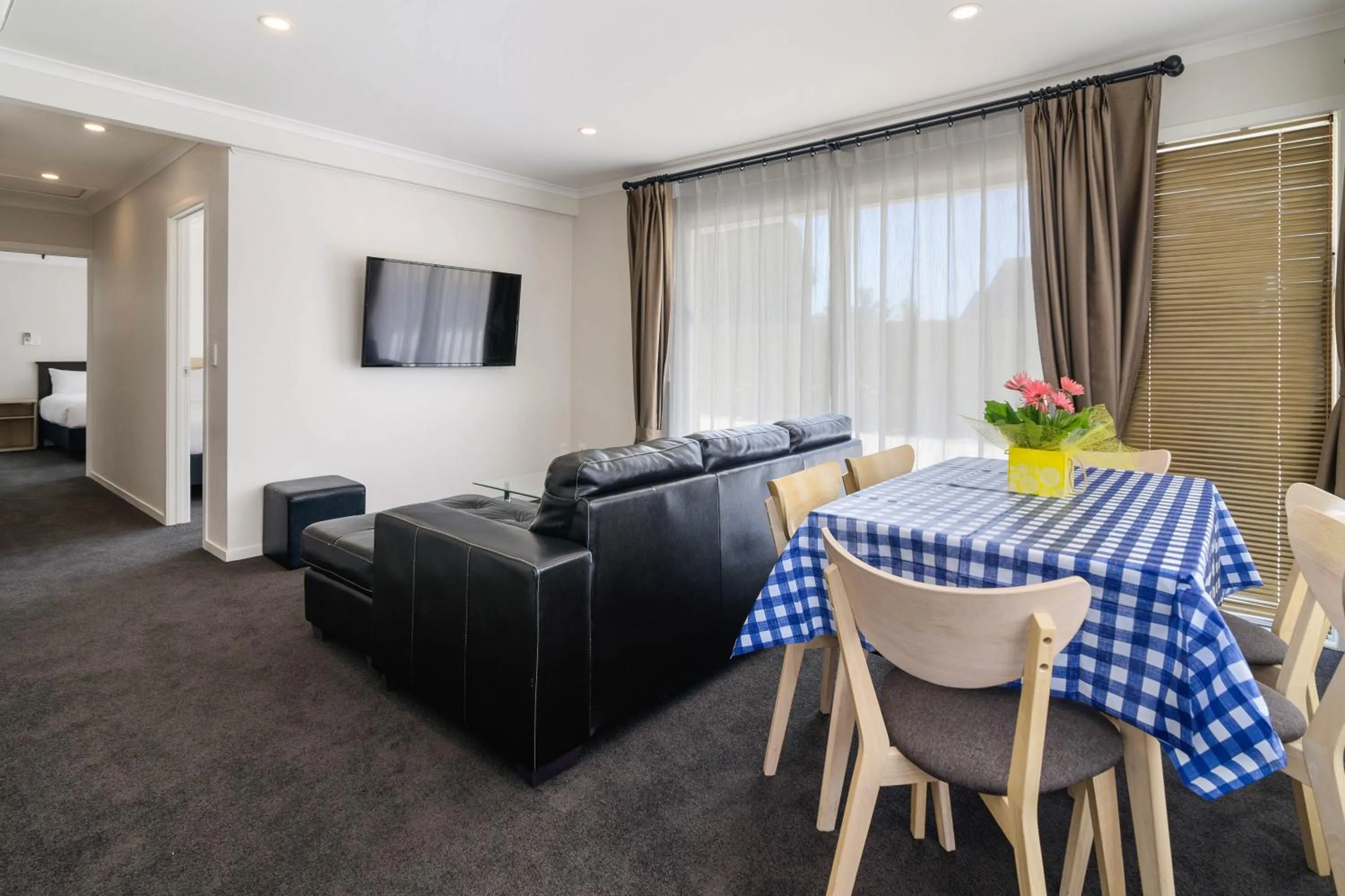 Living room in Thermal Oak Motel