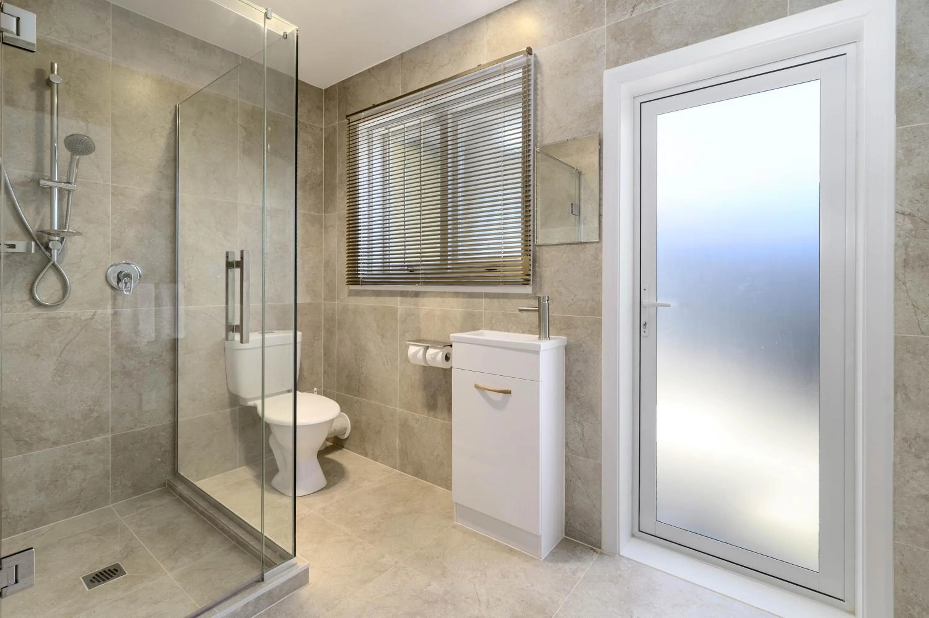 Shower in Thermal Oak Motel