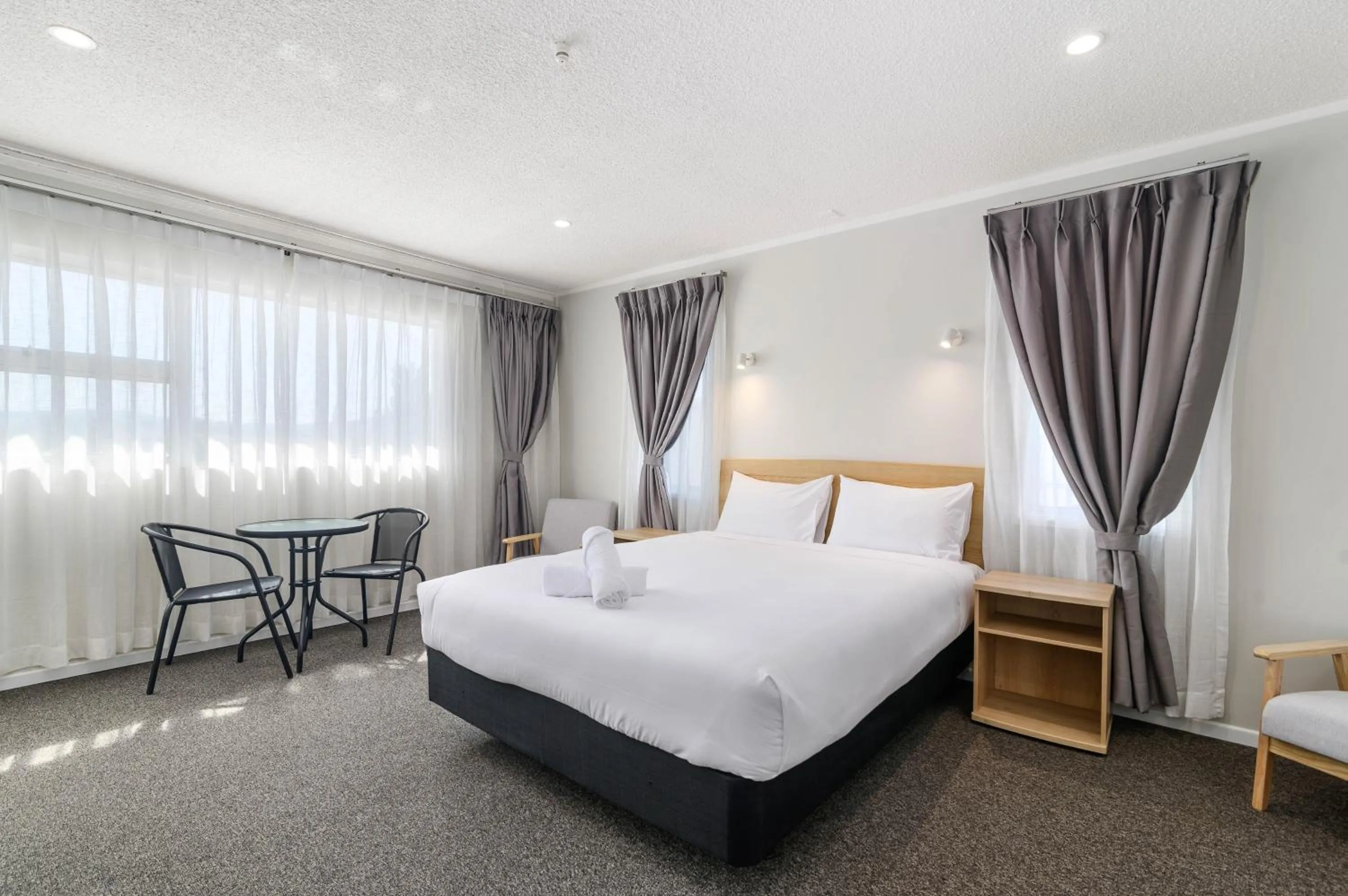 Bed in Thermal Oak Motel