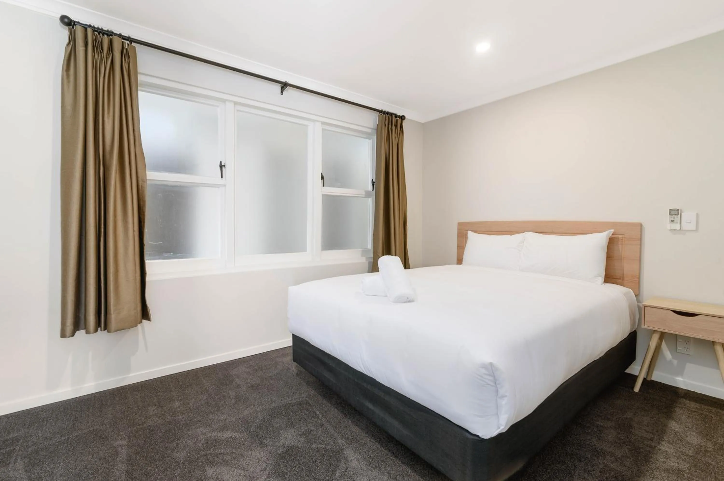 Bedroom, Bed in Thermal Oak Motel