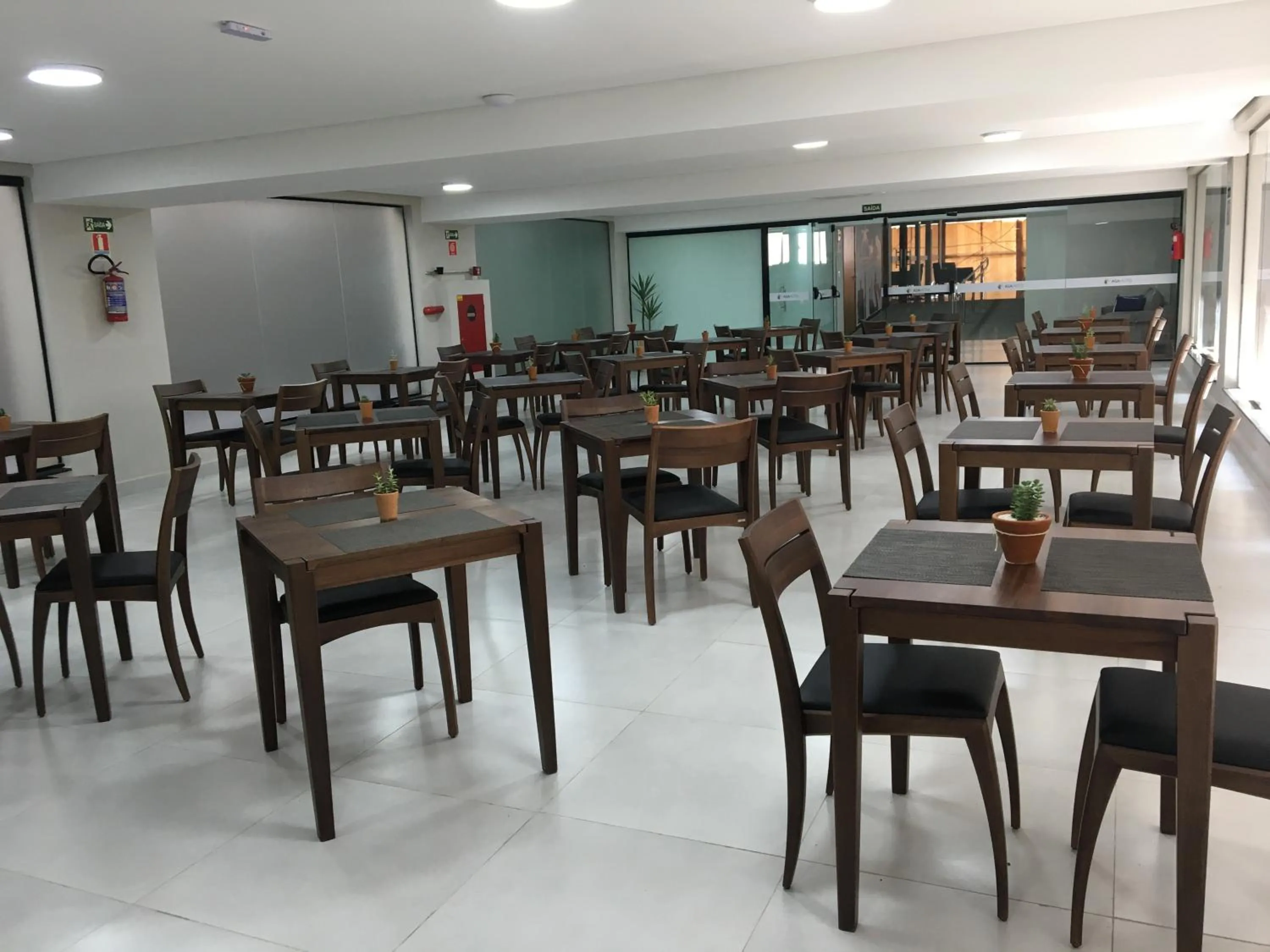 Restaurant/places to eat in Asa Hotel