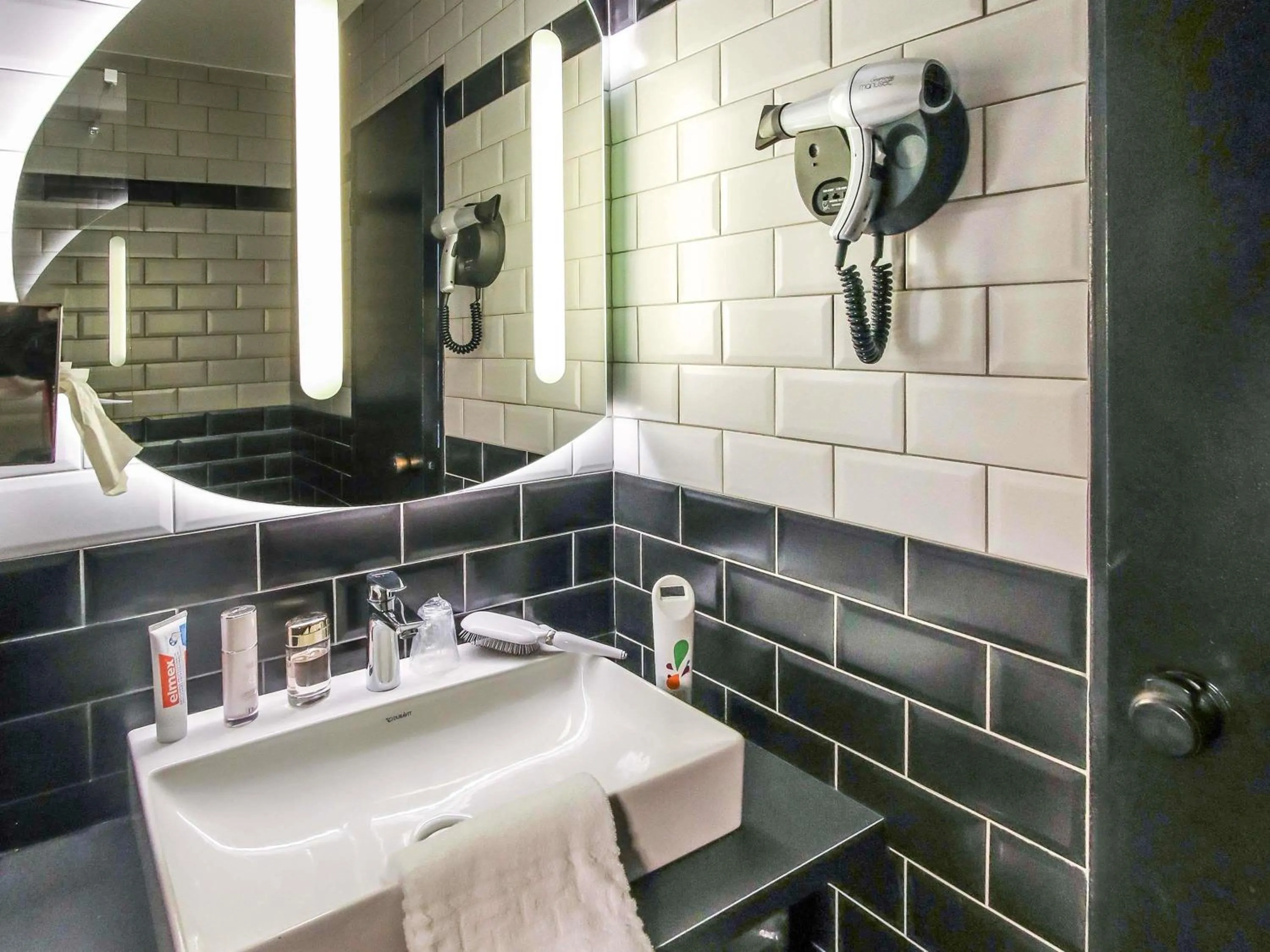 Bedroom in Ibis Styles Clermont-Ferrand République