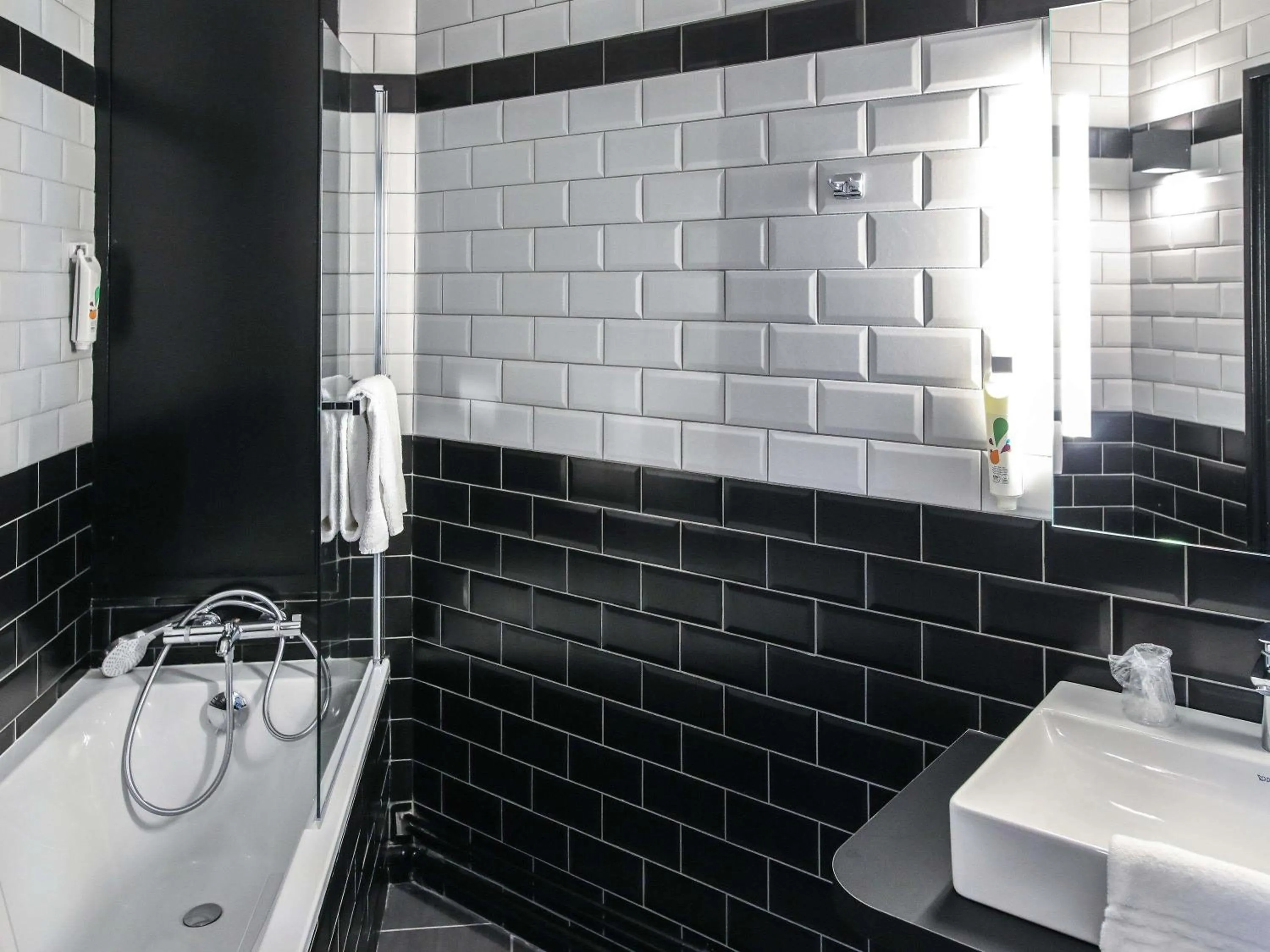 Bedroom in Ibis Styles Clermont-Ferrand République