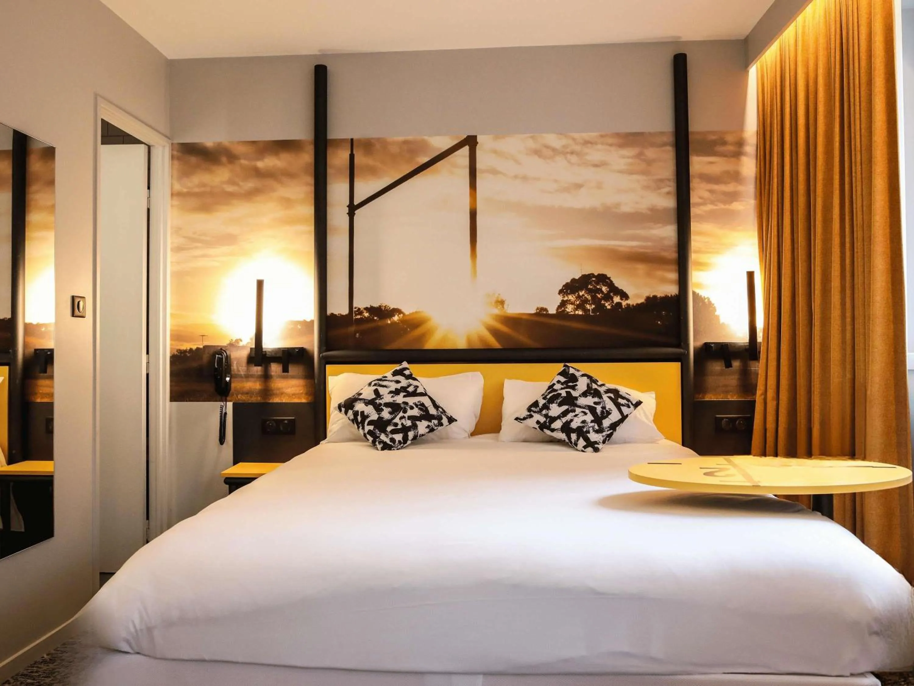 Bedroom, Bed in Ibis Styles Clermont-Ferrand République