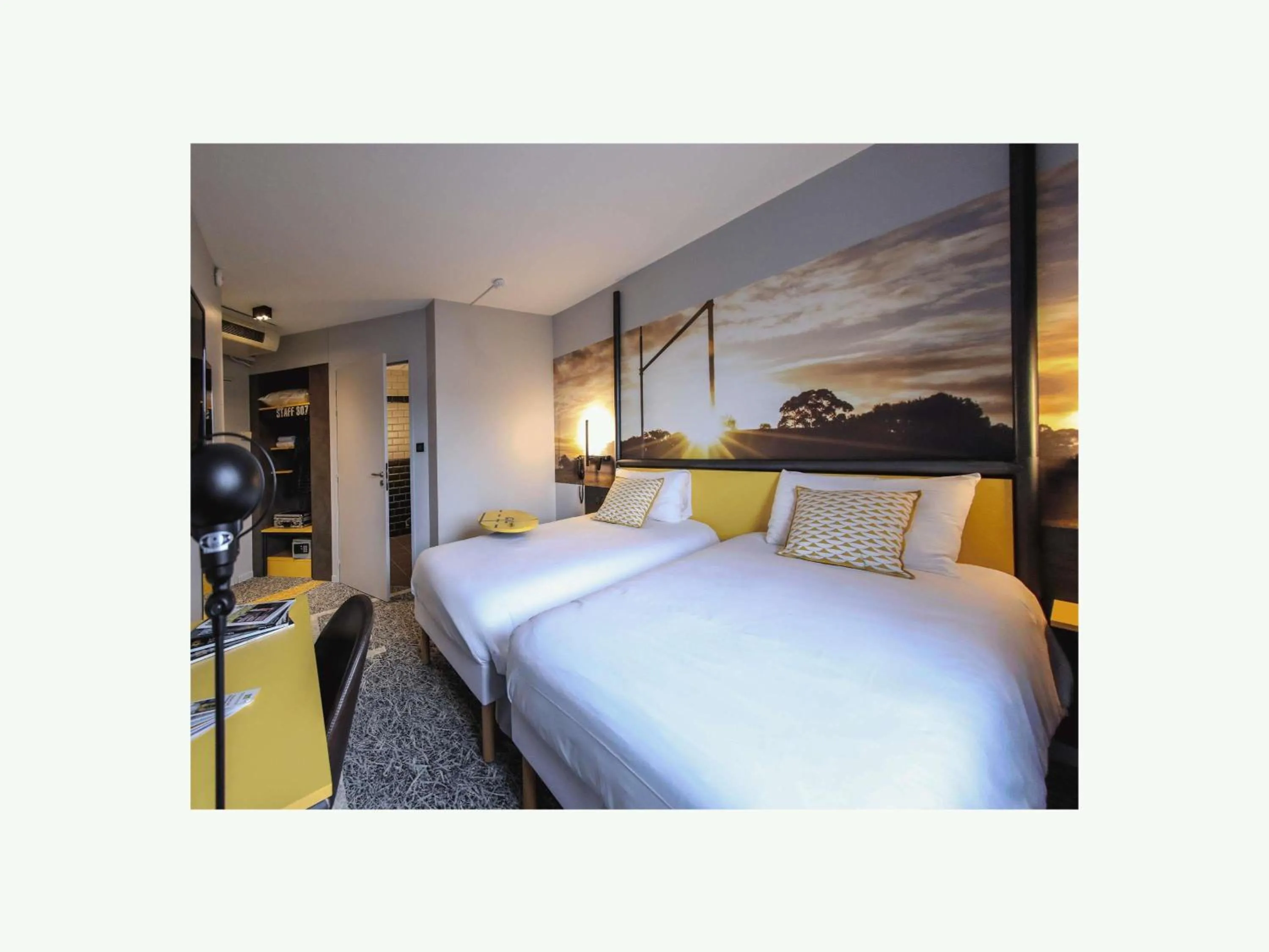 Bedroom, Bed in Ibis Styles Clermont-Ferrand République