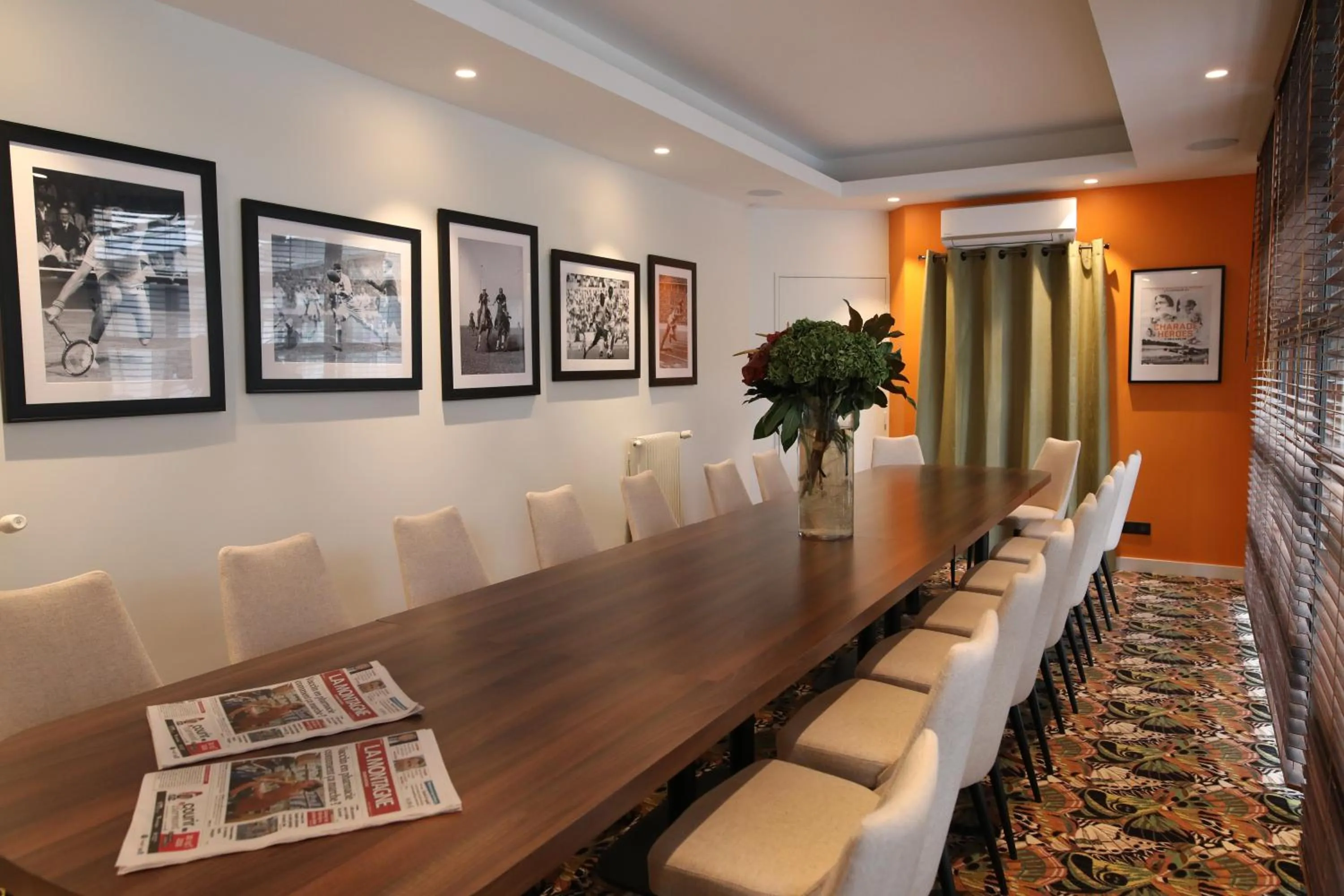 Living room in Ibis Styles Clermont-Ferrand République