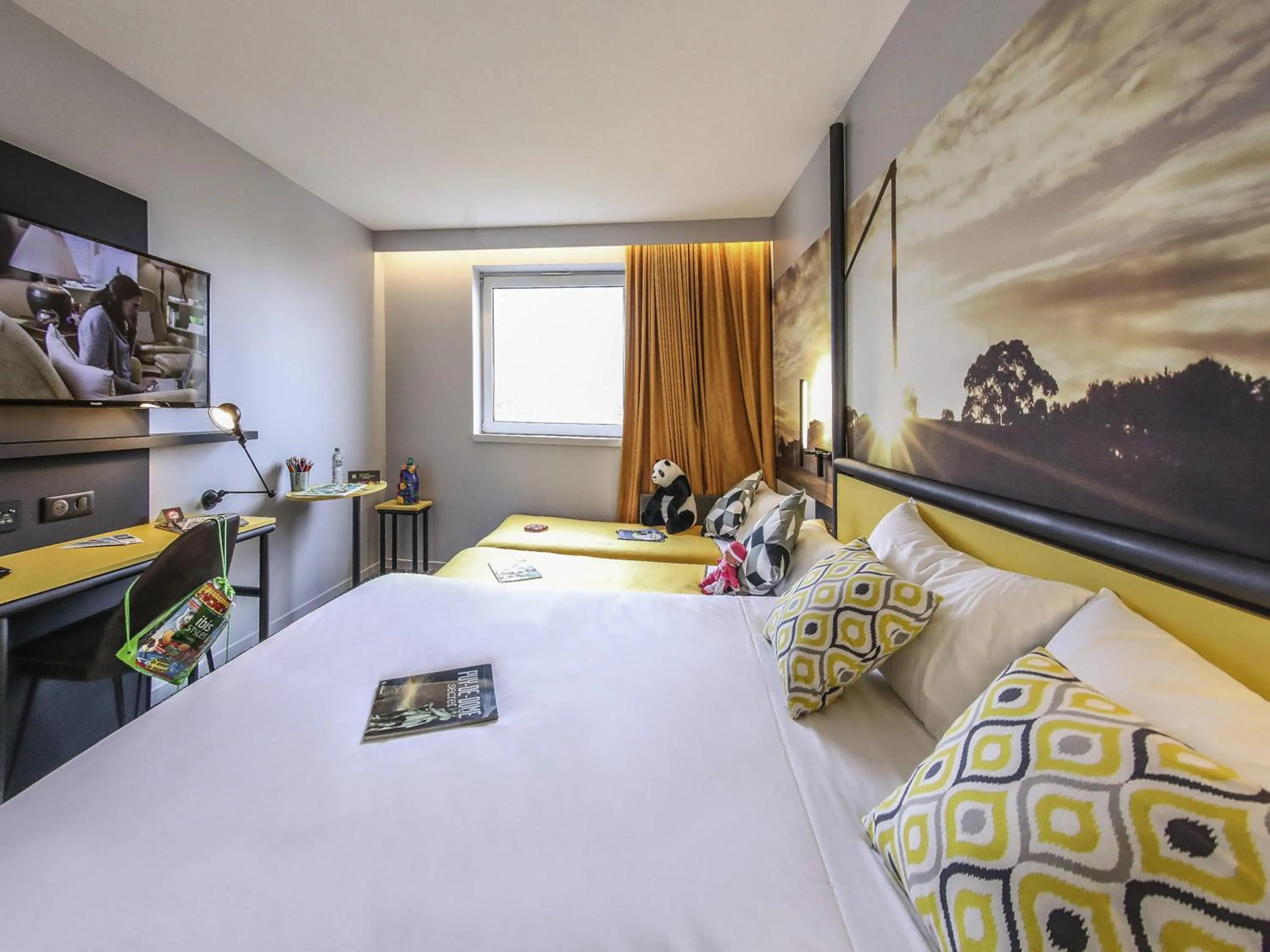 Bedroom, Bed in Ibis Styles Clermont-Ferrand République