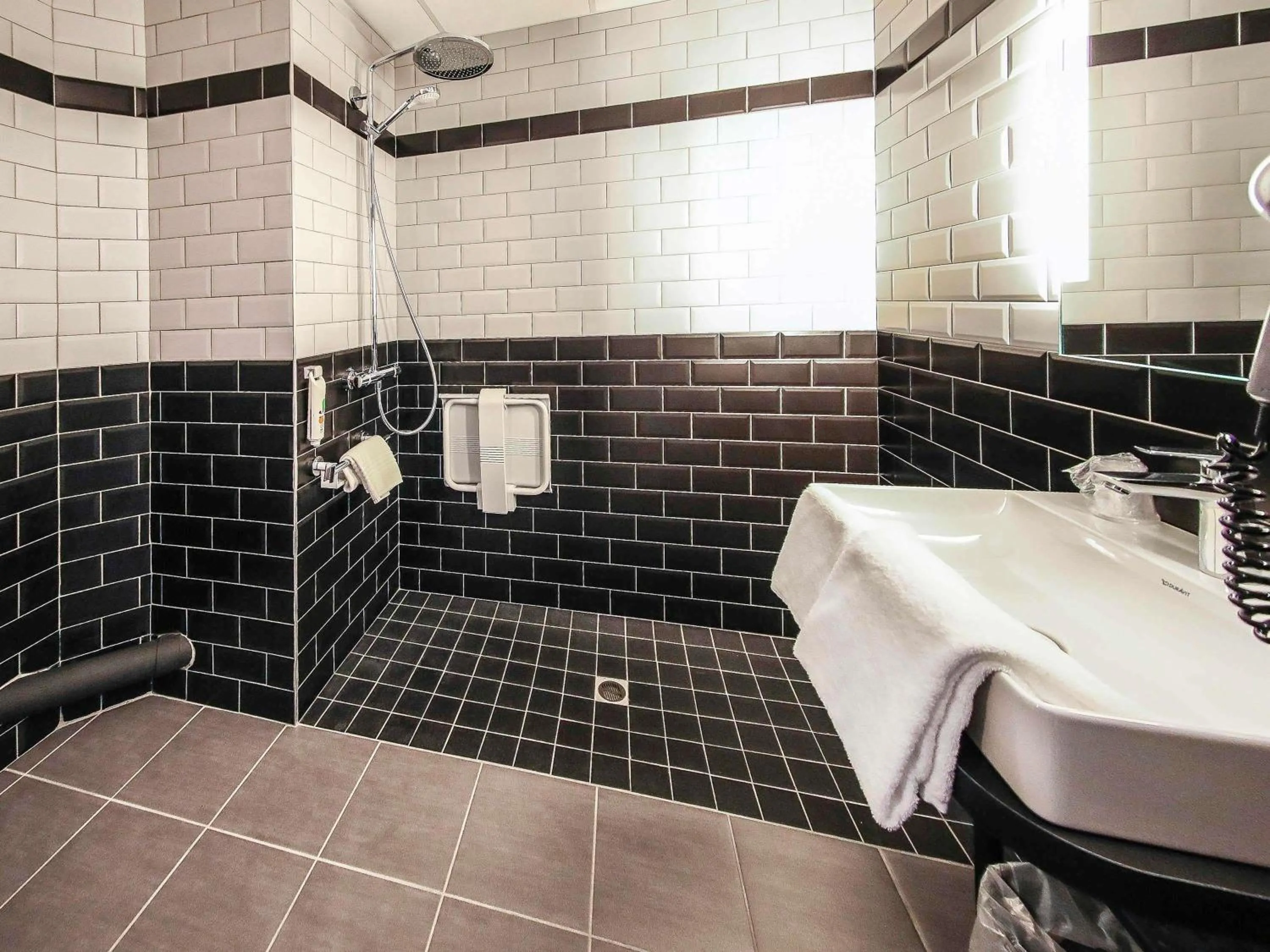 Bedroom in Ibis Styles Clermont-Ferrand République