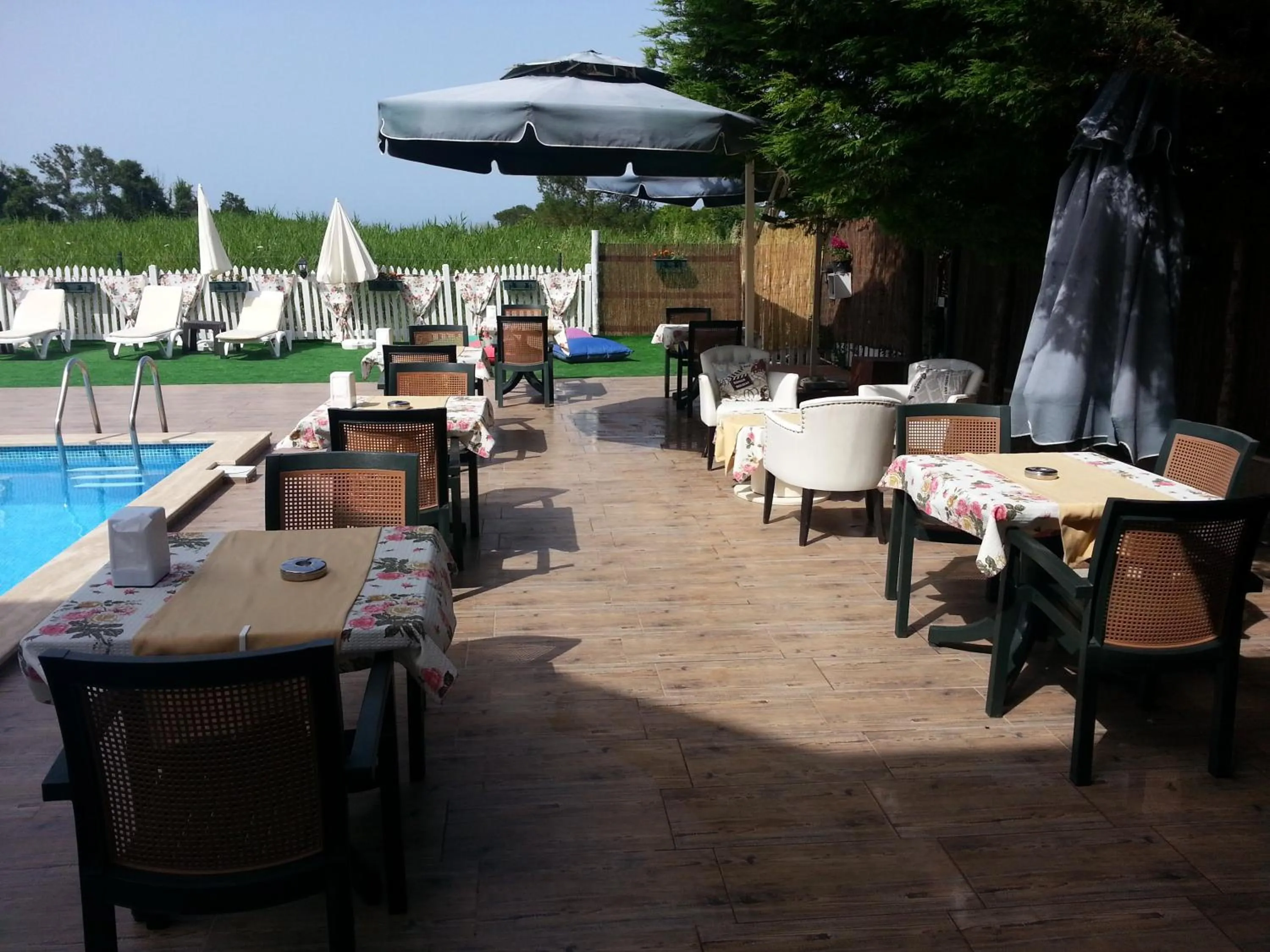 Restaurant/places to eat in Velena Hotel