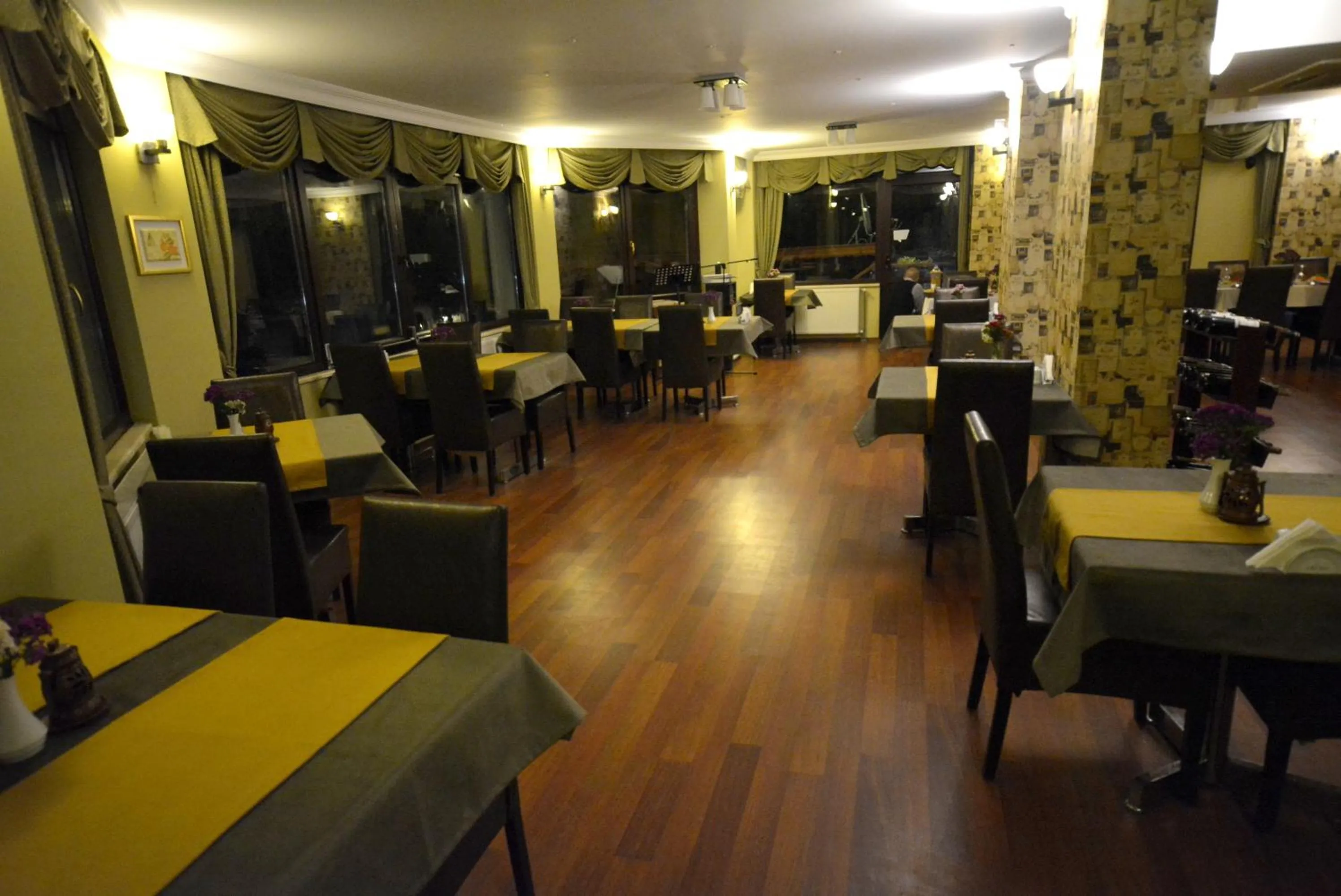 Restaurant/places to eat in Velena Hotel