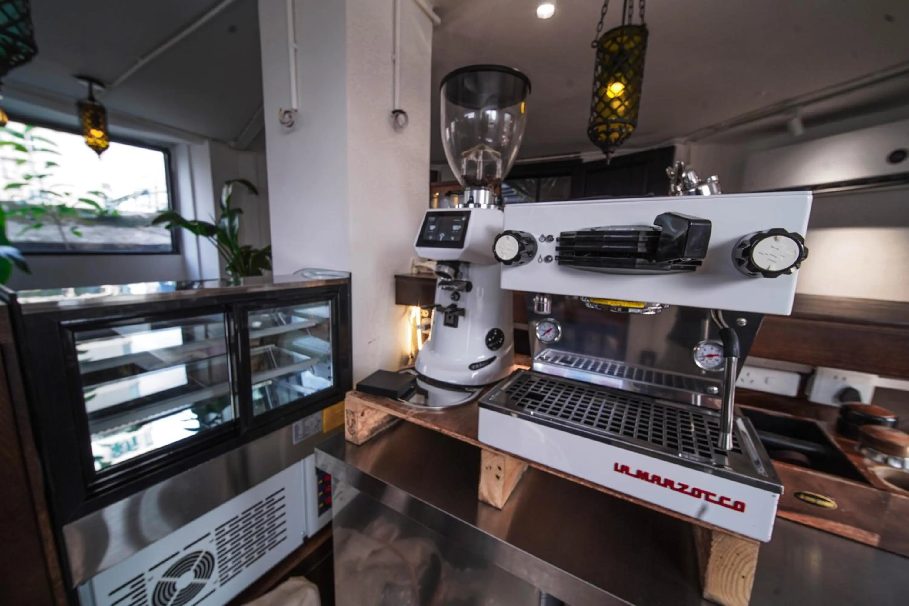 Coffee/tea facilities in Chengdu Local Tea Hostel - Short Walk To Taikooli - Chill & Social Coffee Lounge - Metro downstairs - Free Activities - Friendly English Speaking Staff - Tibet, Panda, Buddha & Snow Mountain Tours